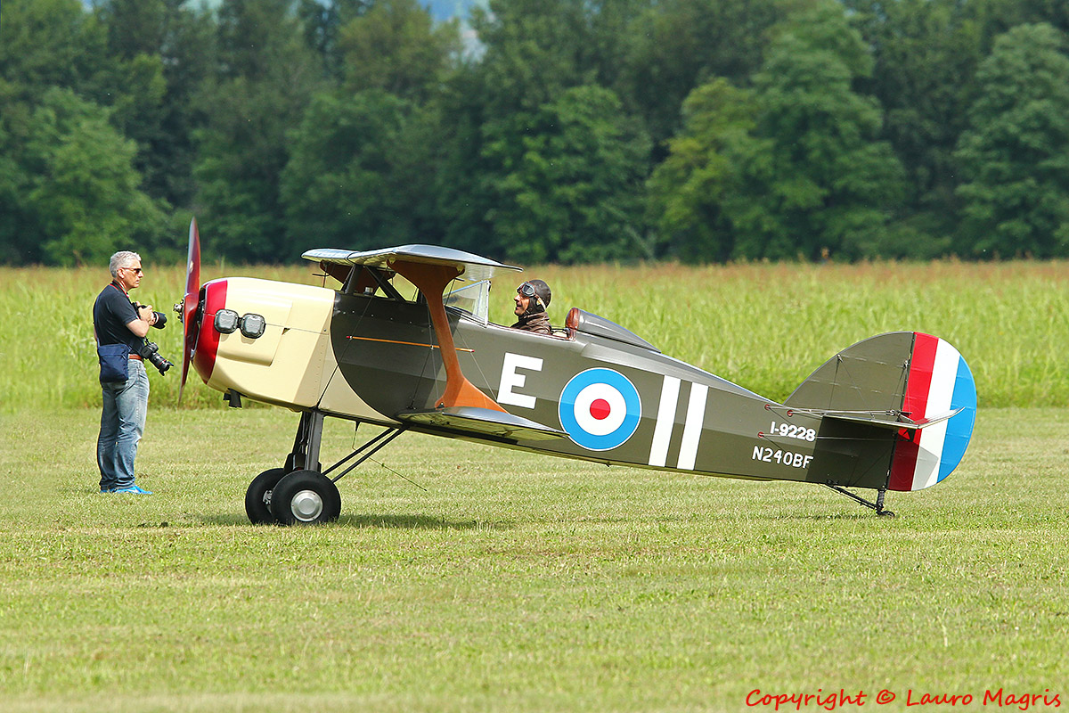 i-9228 vs photographer