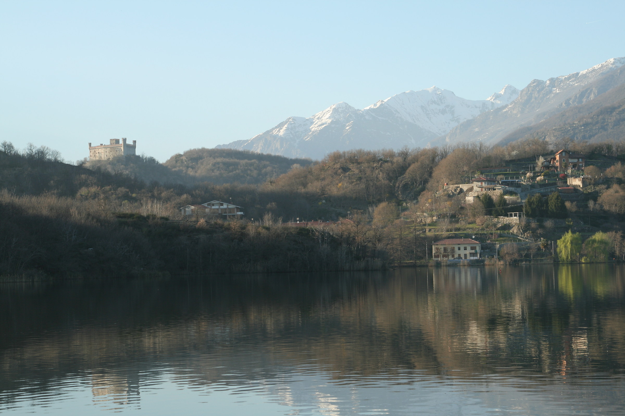 Canavese: Lago Sirio e Castello di Montalto