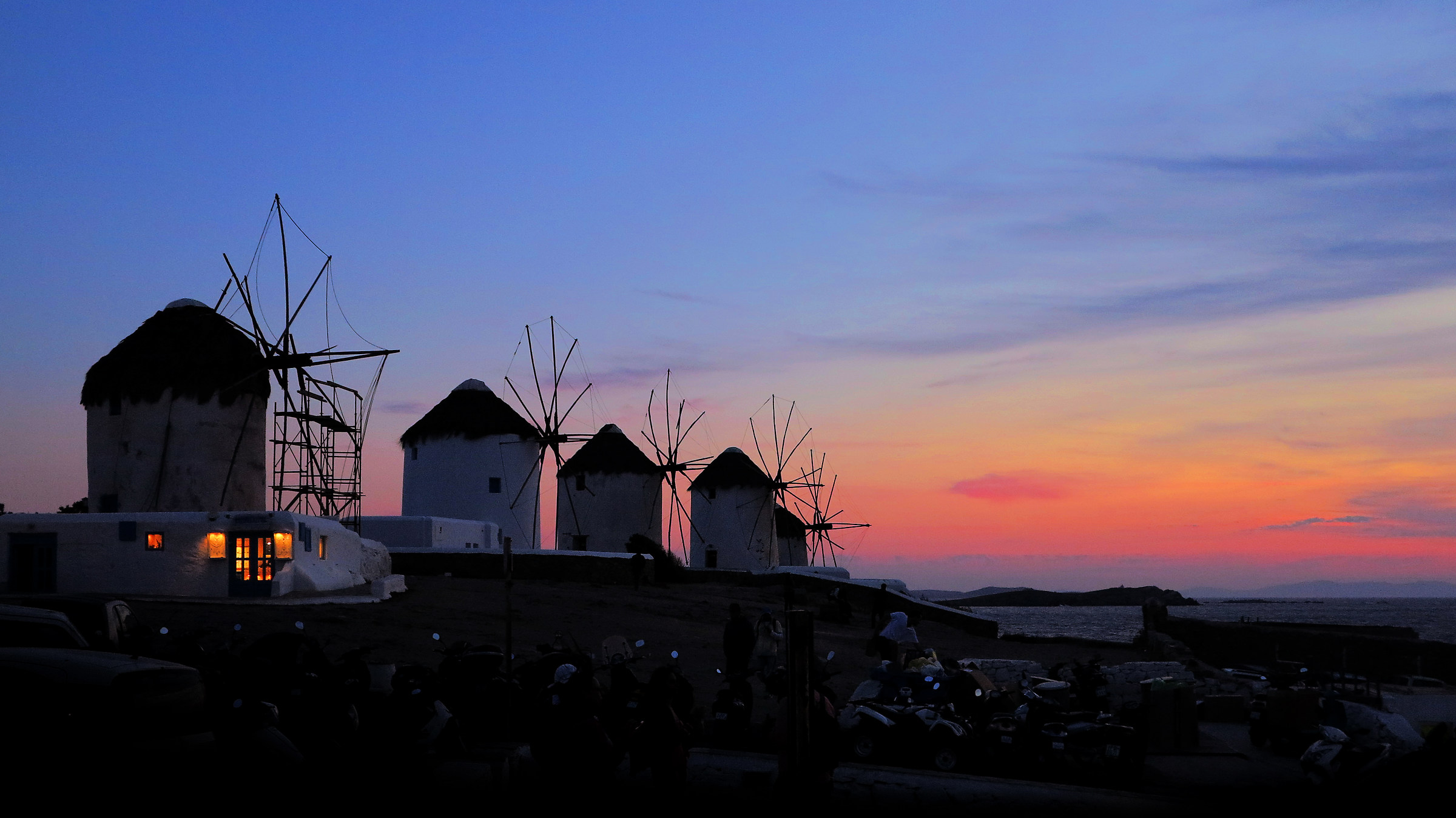 Tramonto alla Don Chisciotte a Mykonos