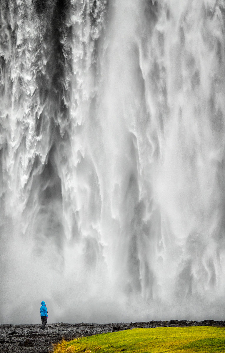 Cascata in Islanda - We are only Human