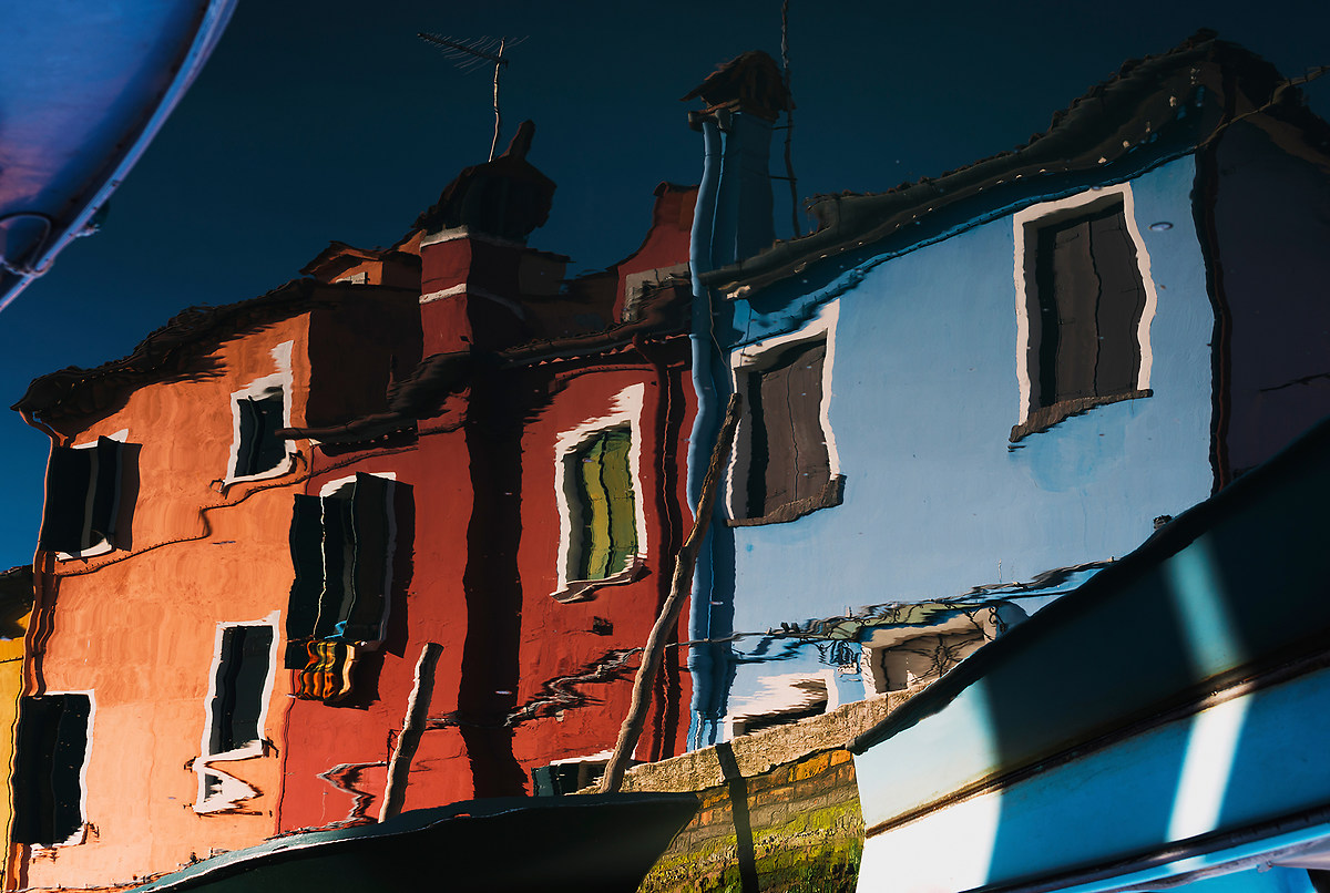 Burano tra scafi e prue