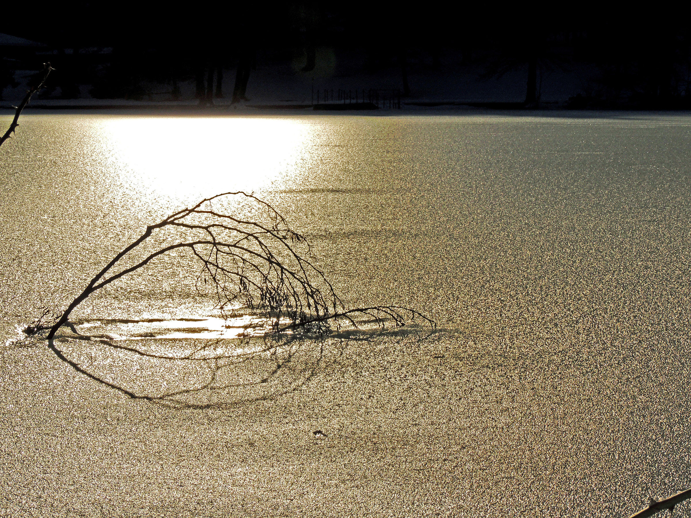Lago di Ghirla sotto il ghiaccio