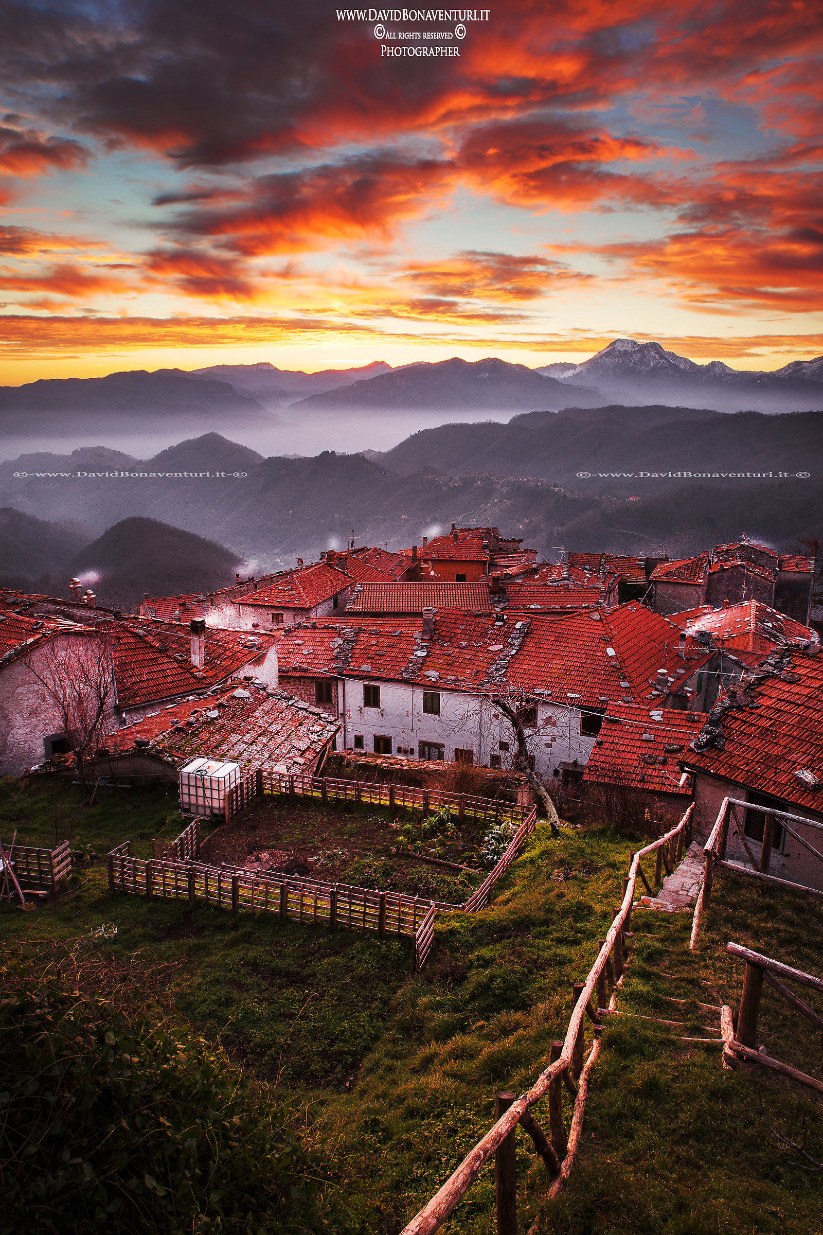 Tramonto a Montefegatesi