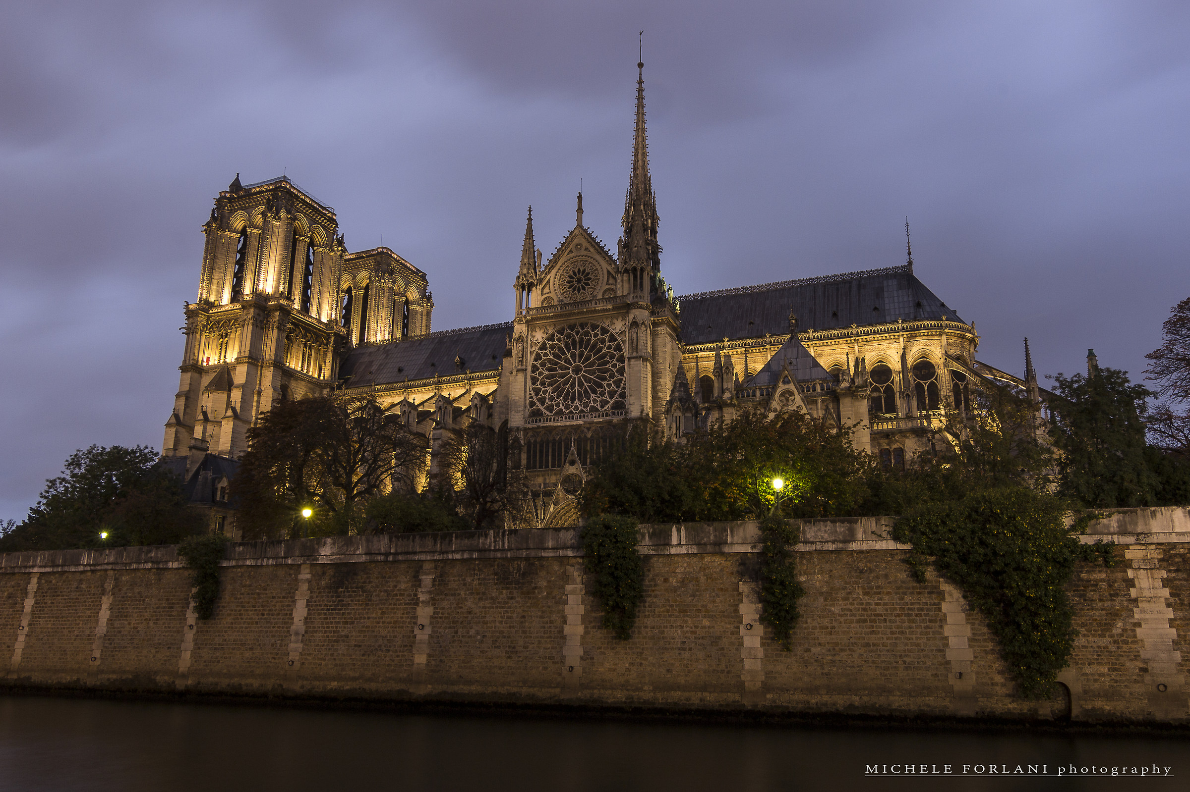 Notre-Dame de Paris, ora blu