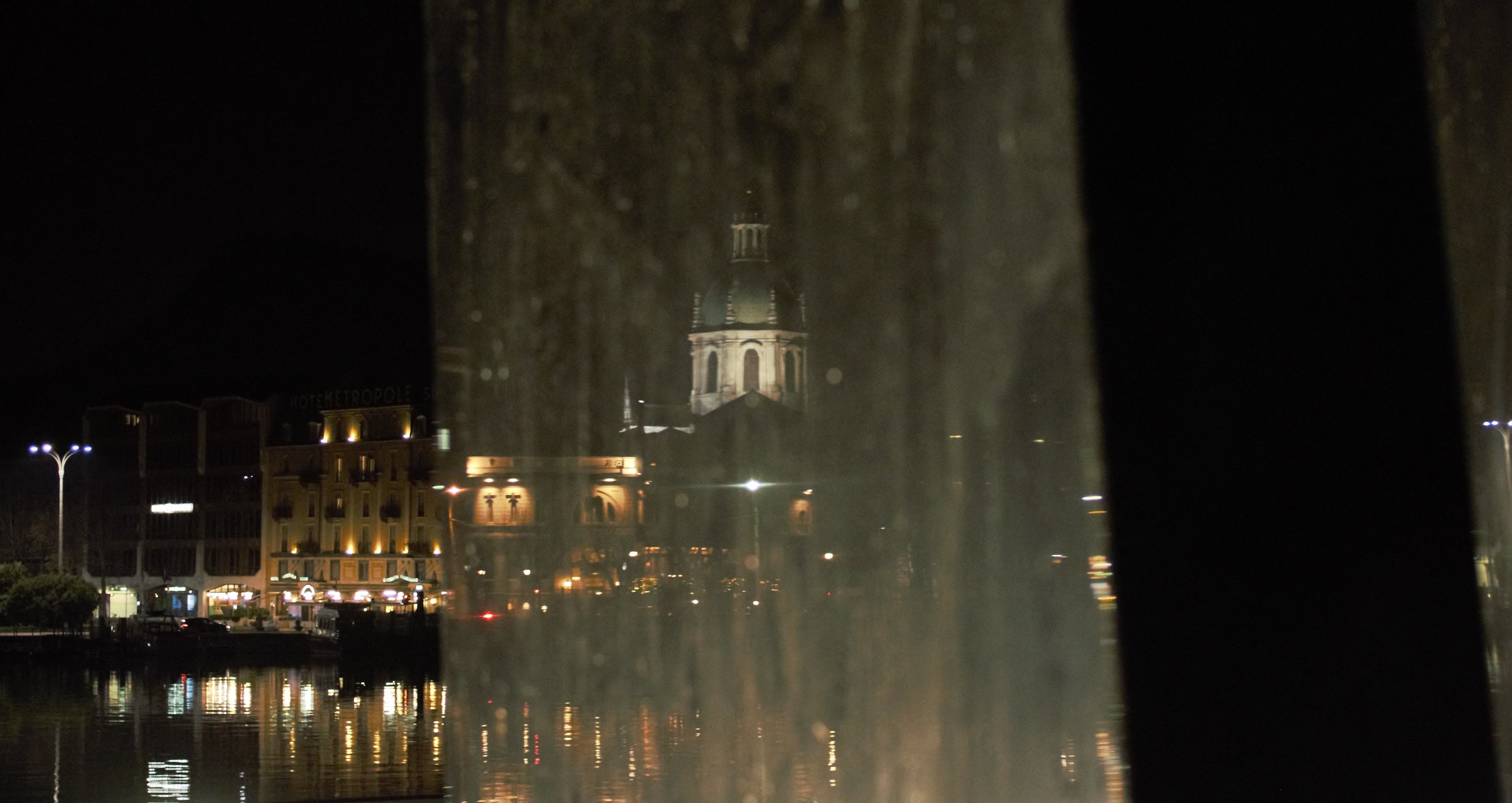 The life Electric riflesso del Duomo di Como