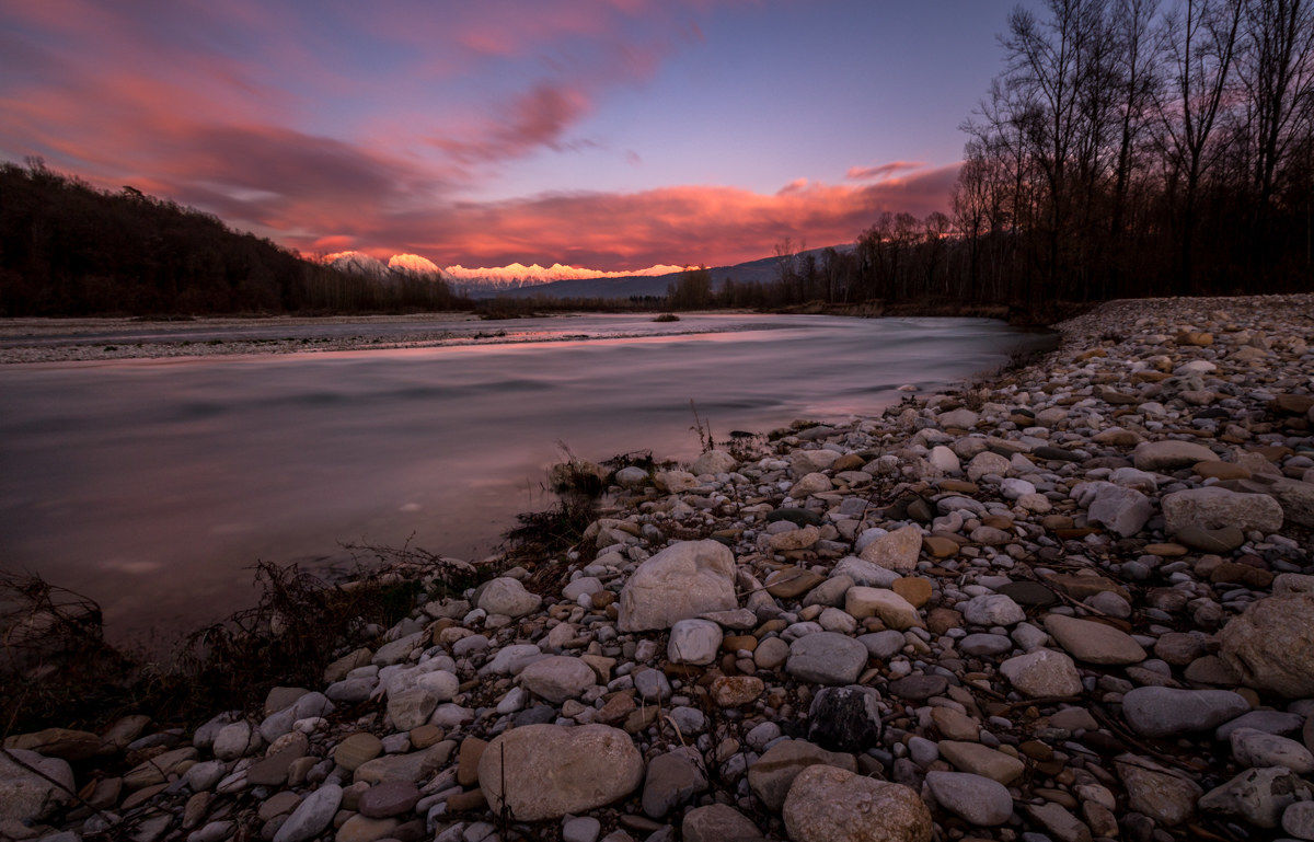 The Piave runs and left the fire behind ...