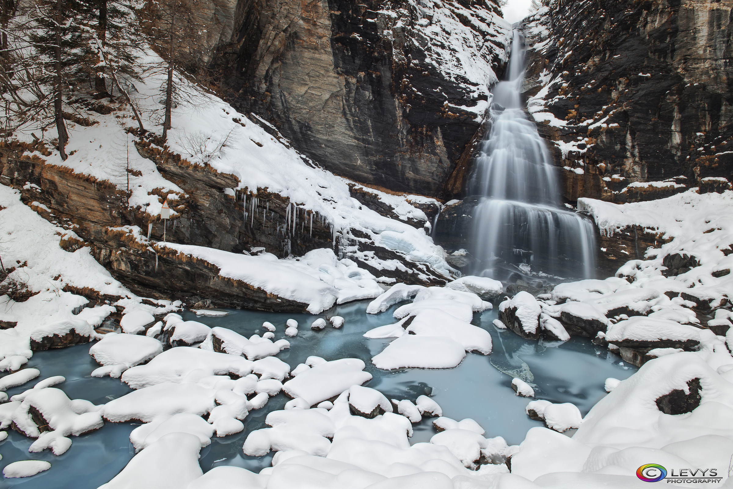 Blue ice (Alpe Devero)