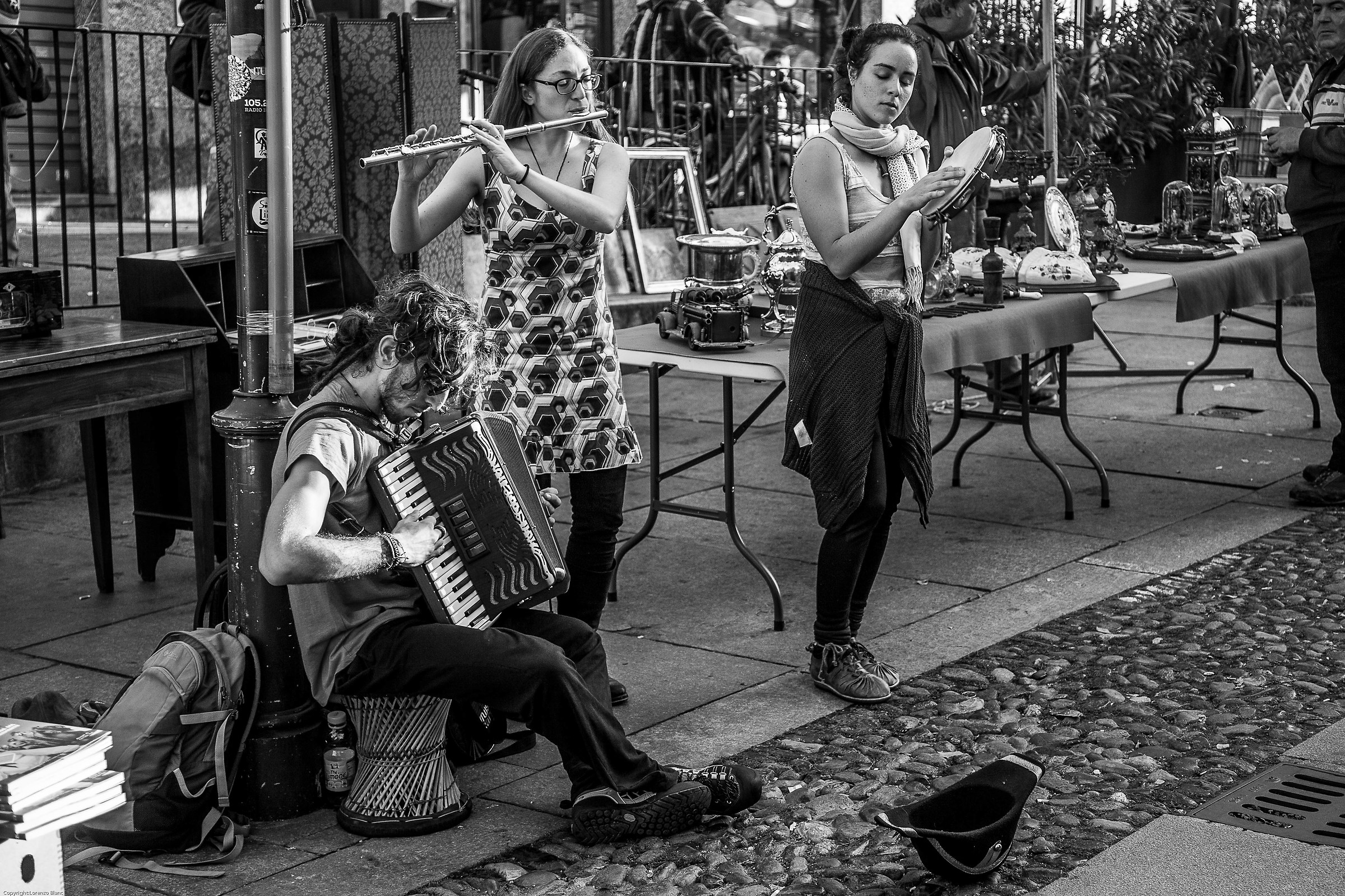 Music hat ... (Torino market of balon)