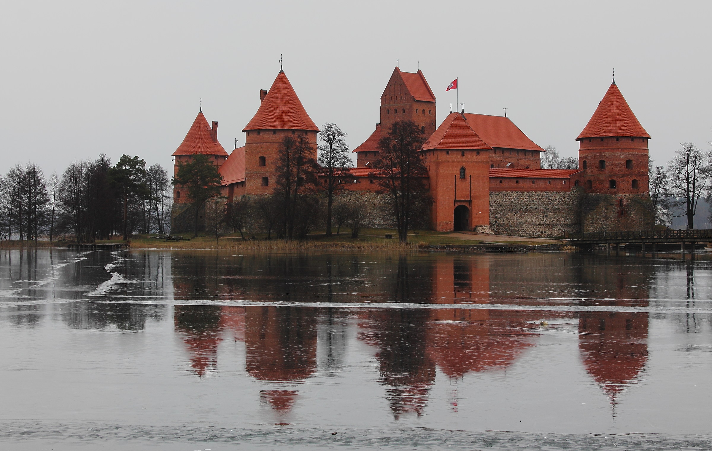 The castle of Trakai and the frozen lake
