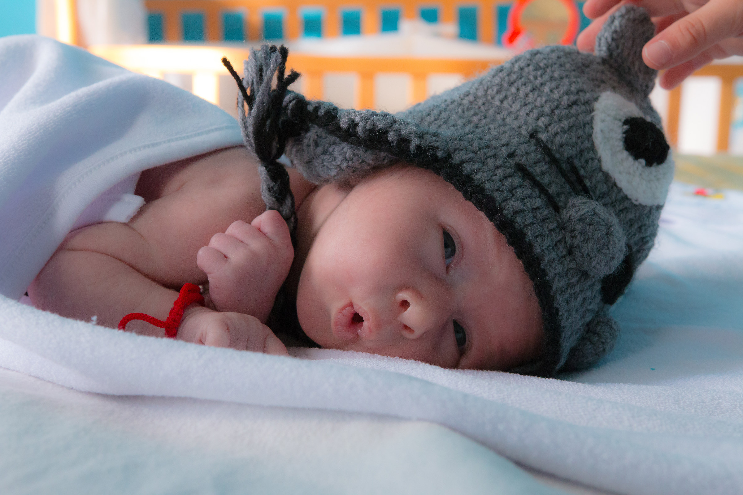 nuuuoon touch my hat !!