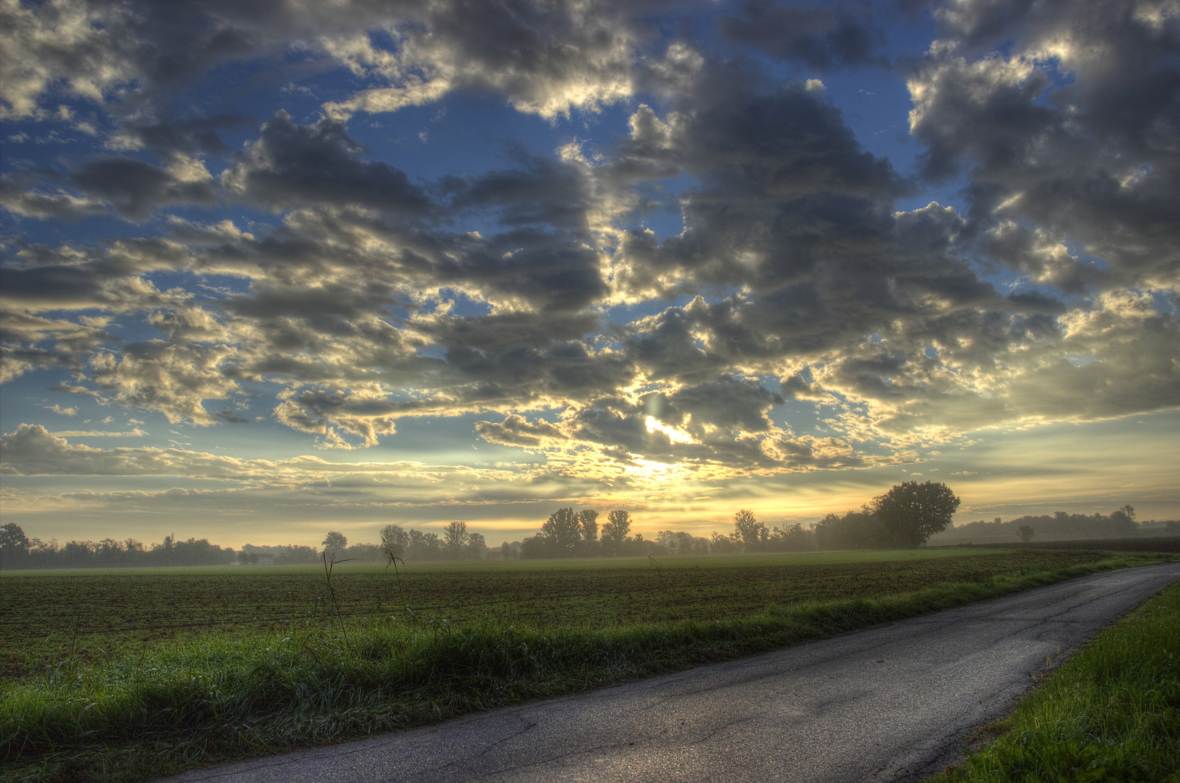 hdr road monteraschio after storm