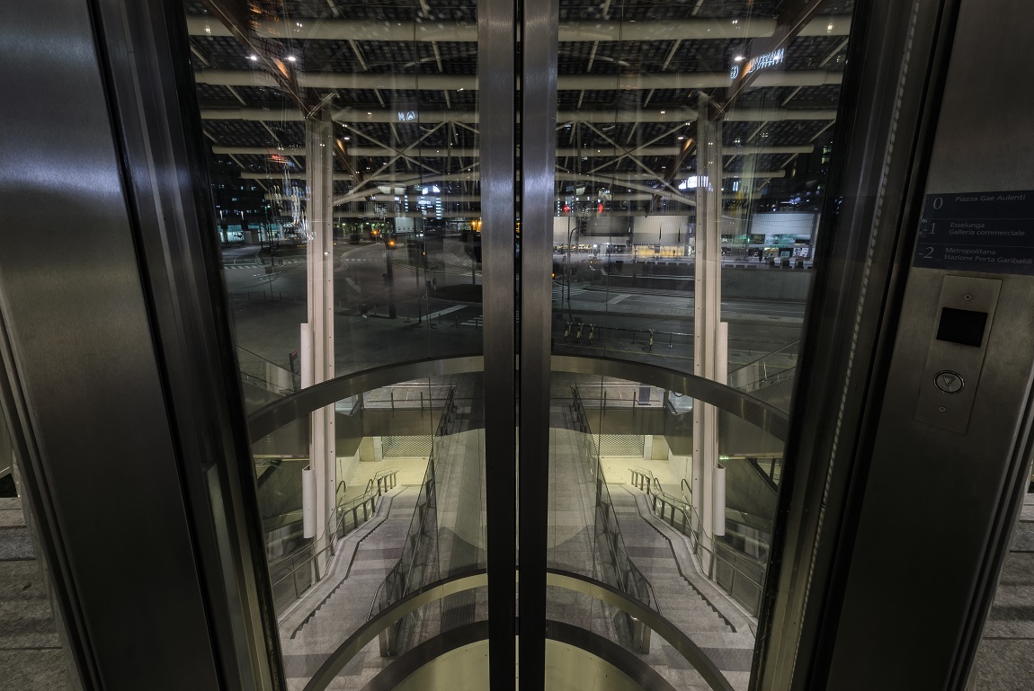 Piazza elevator Gae Aulenti