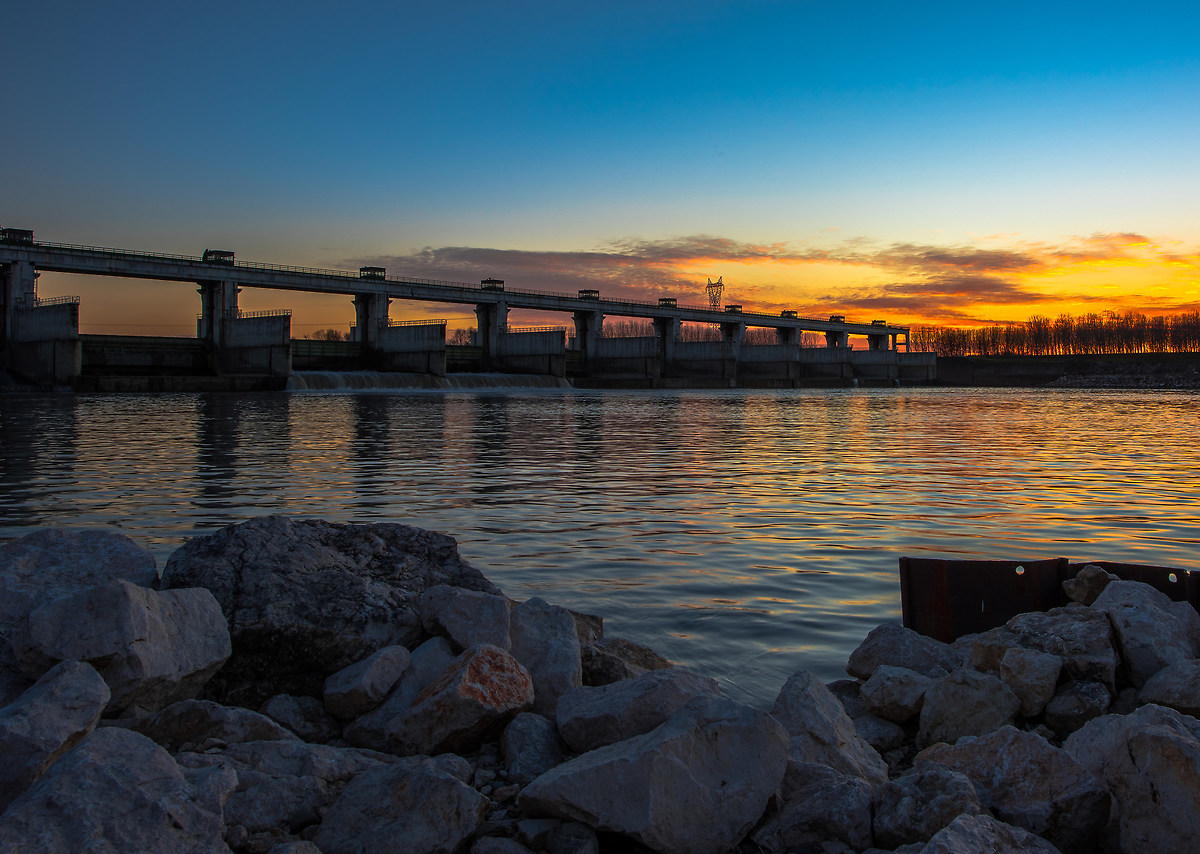 Serafini dam - Po River