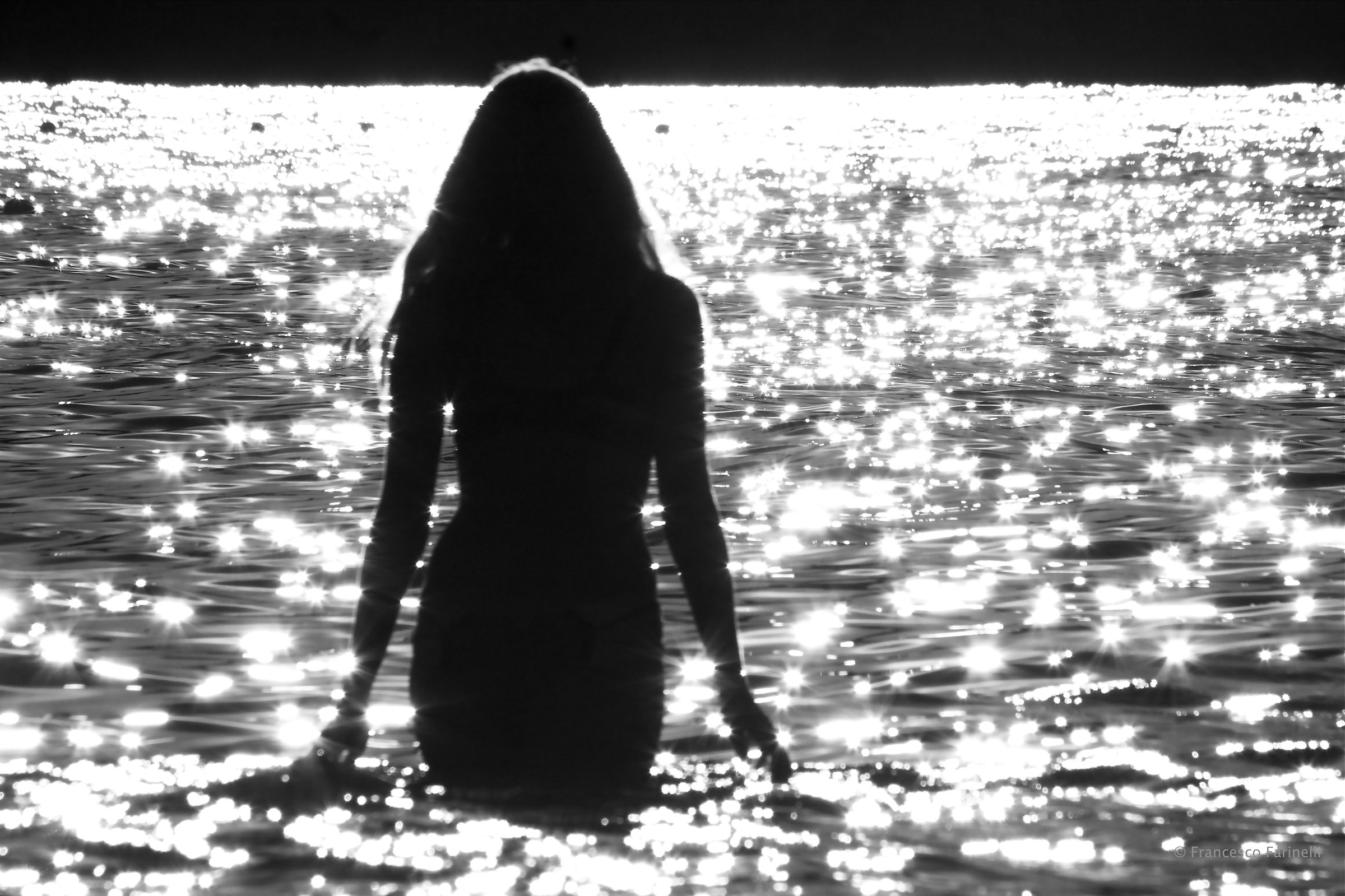 Girl n 'Sun in the Sea