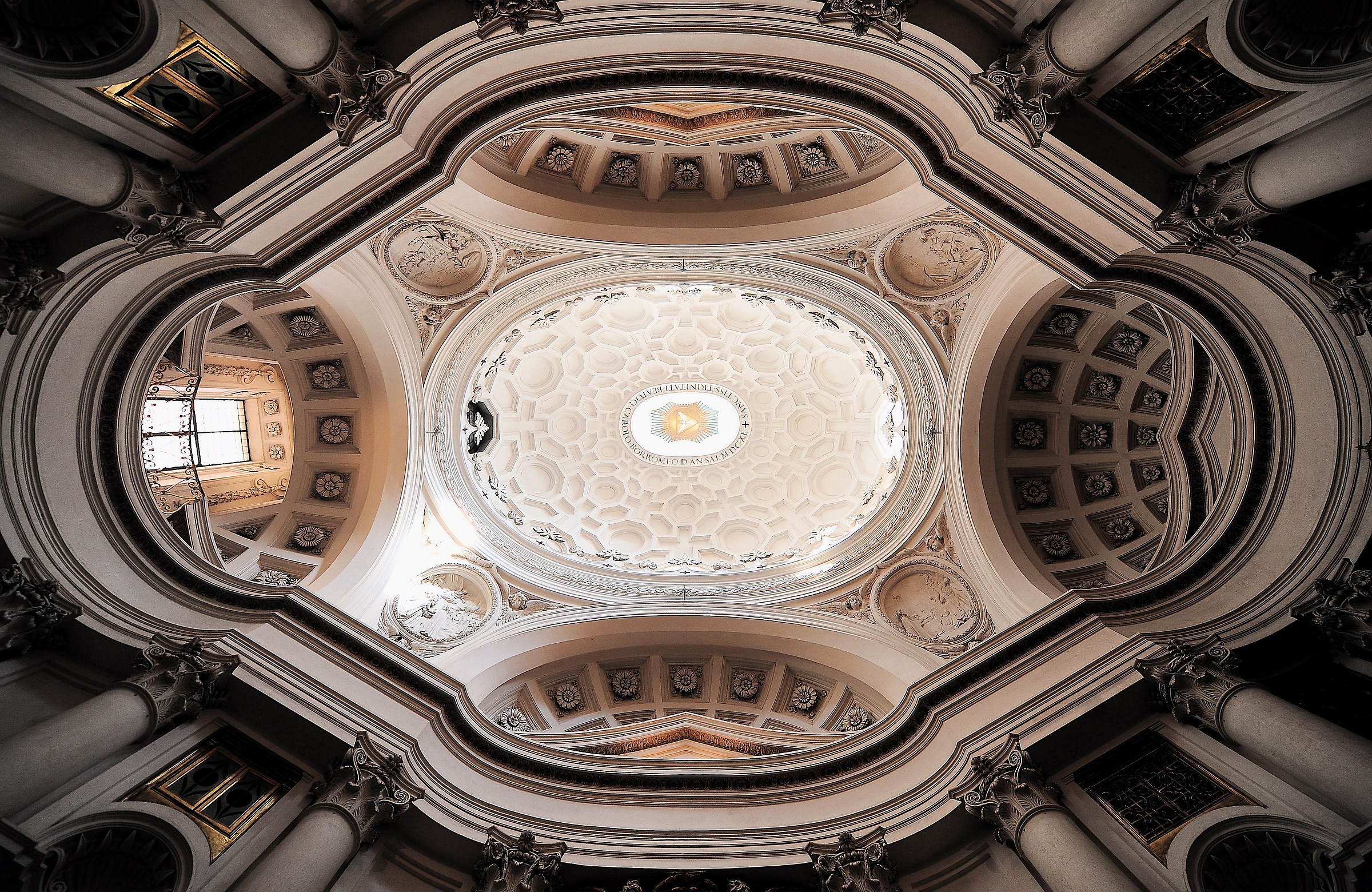 Roma-Interno S.Carlino