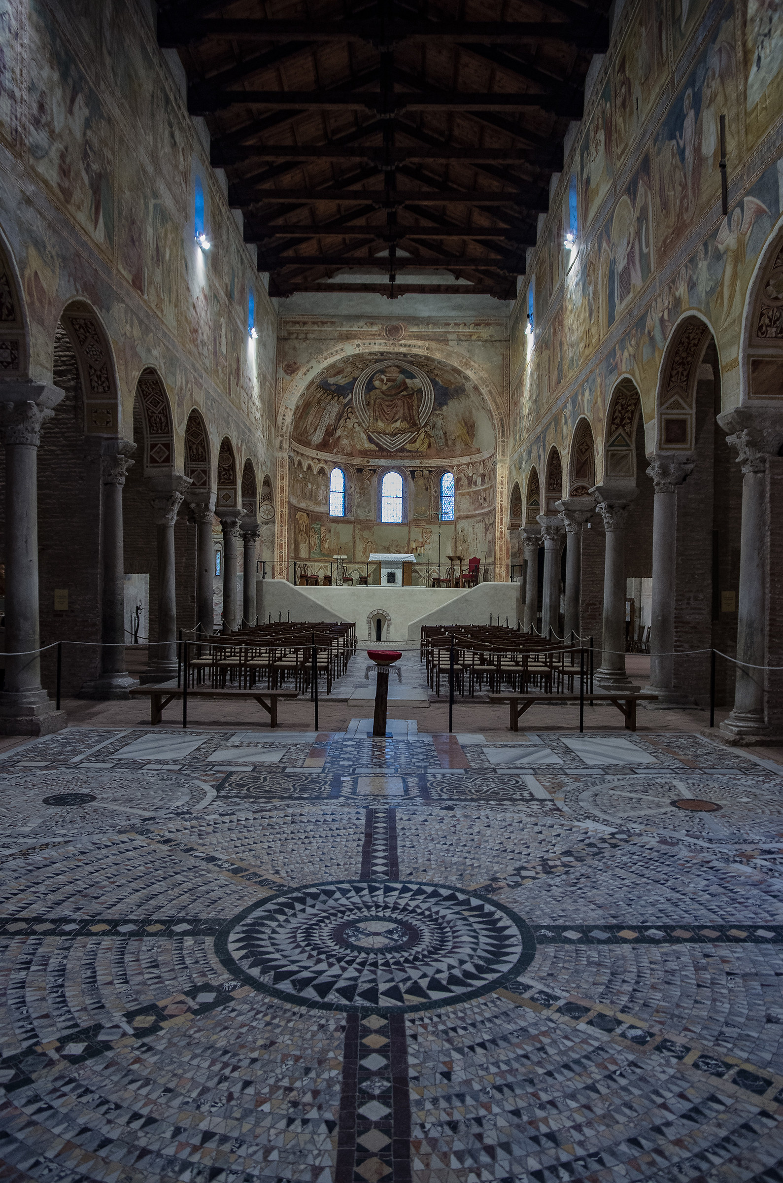 Pomposa interno Abbazia (fe)