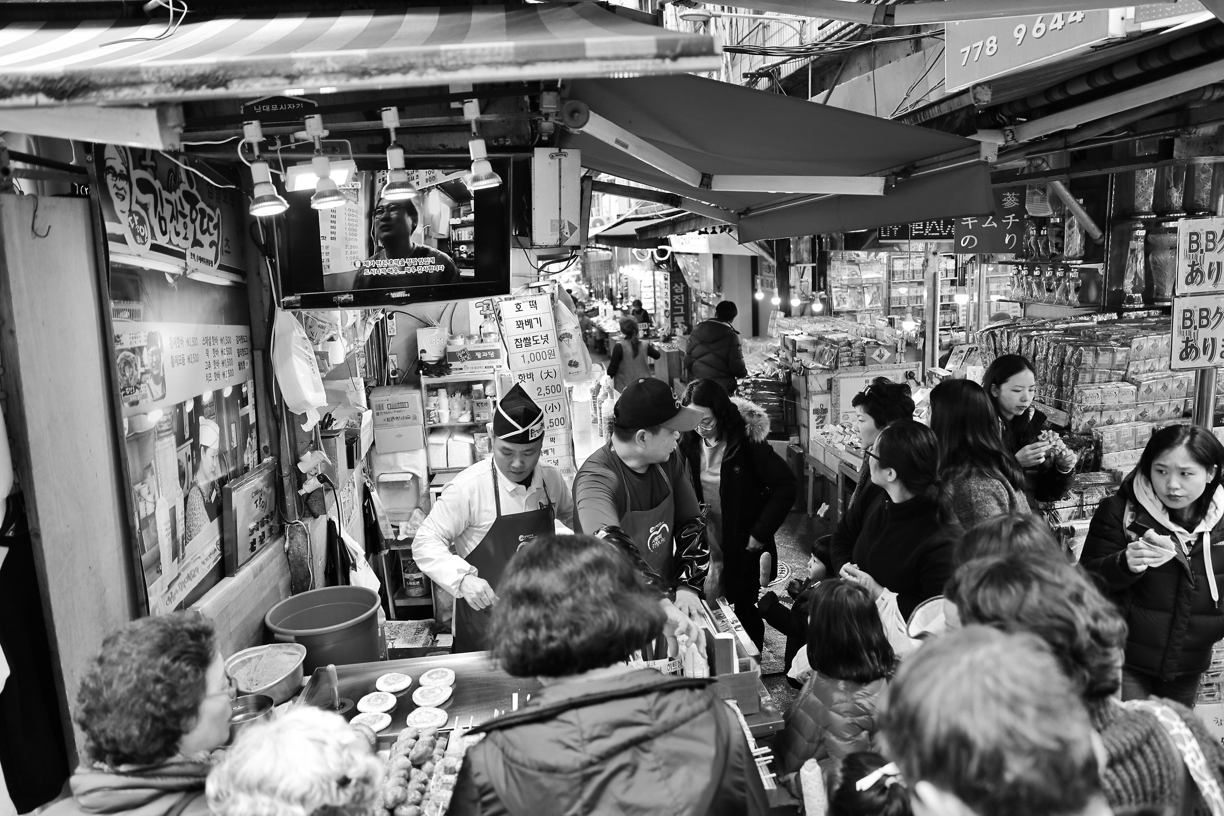 These must be delicious ... so many people