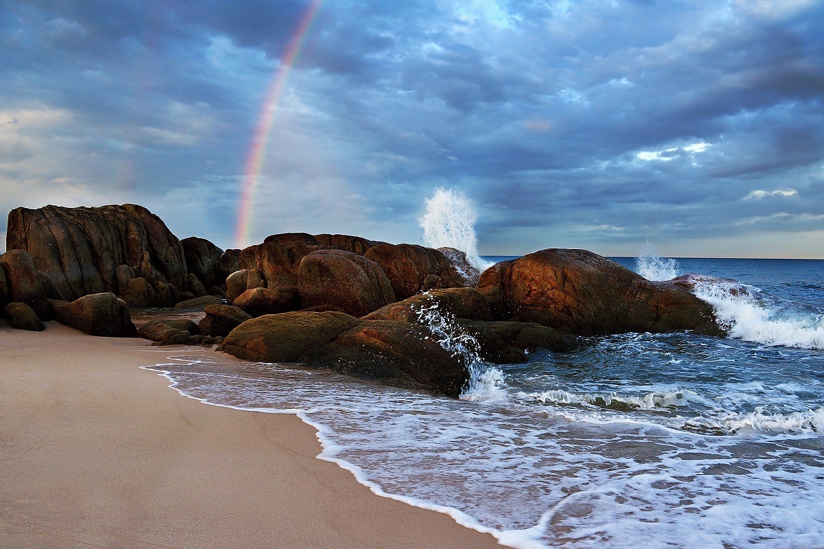 Spiaggia e arcobaleno