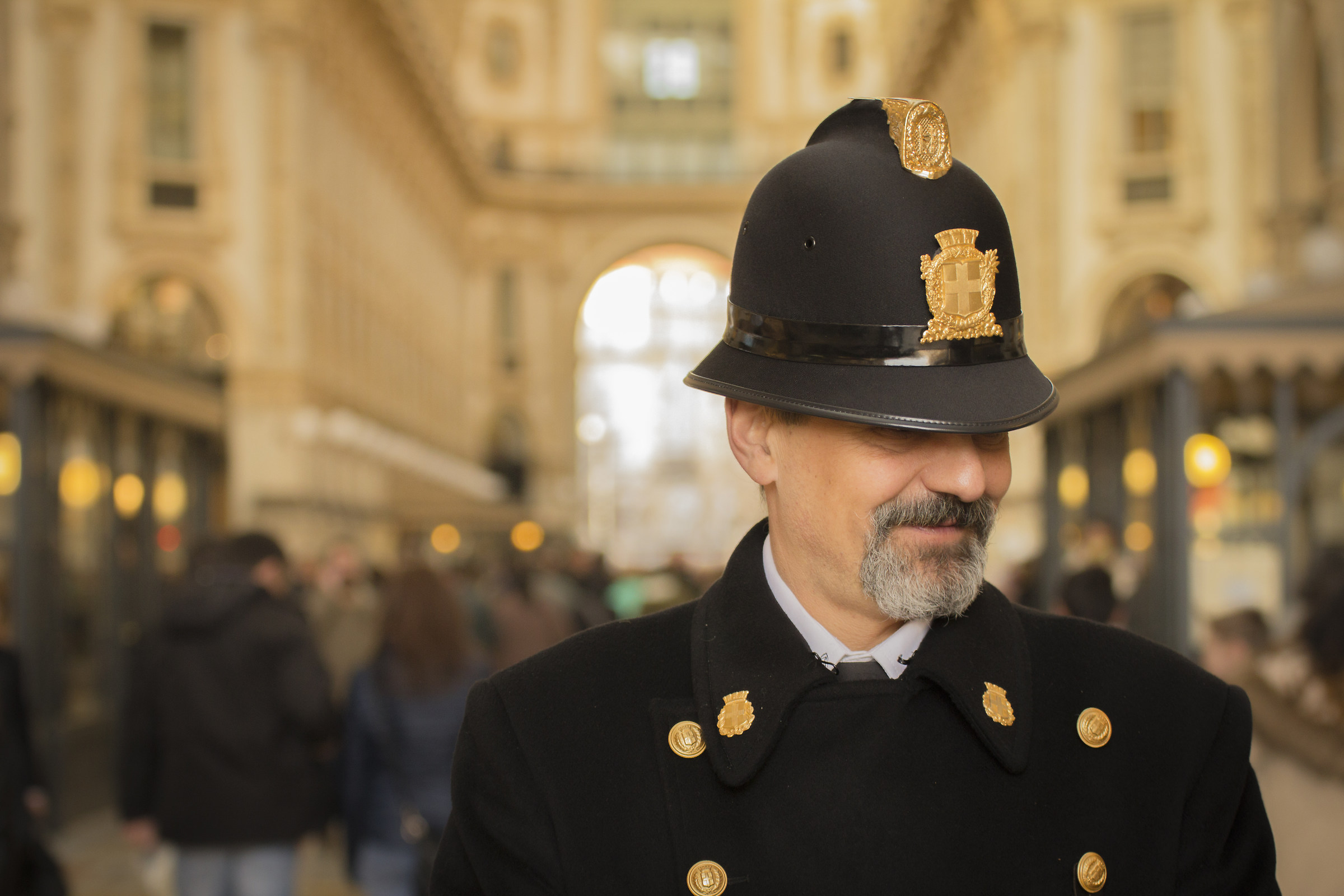 con la gente, tra la gente