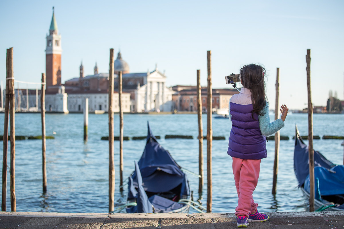 Small selfies grow ...