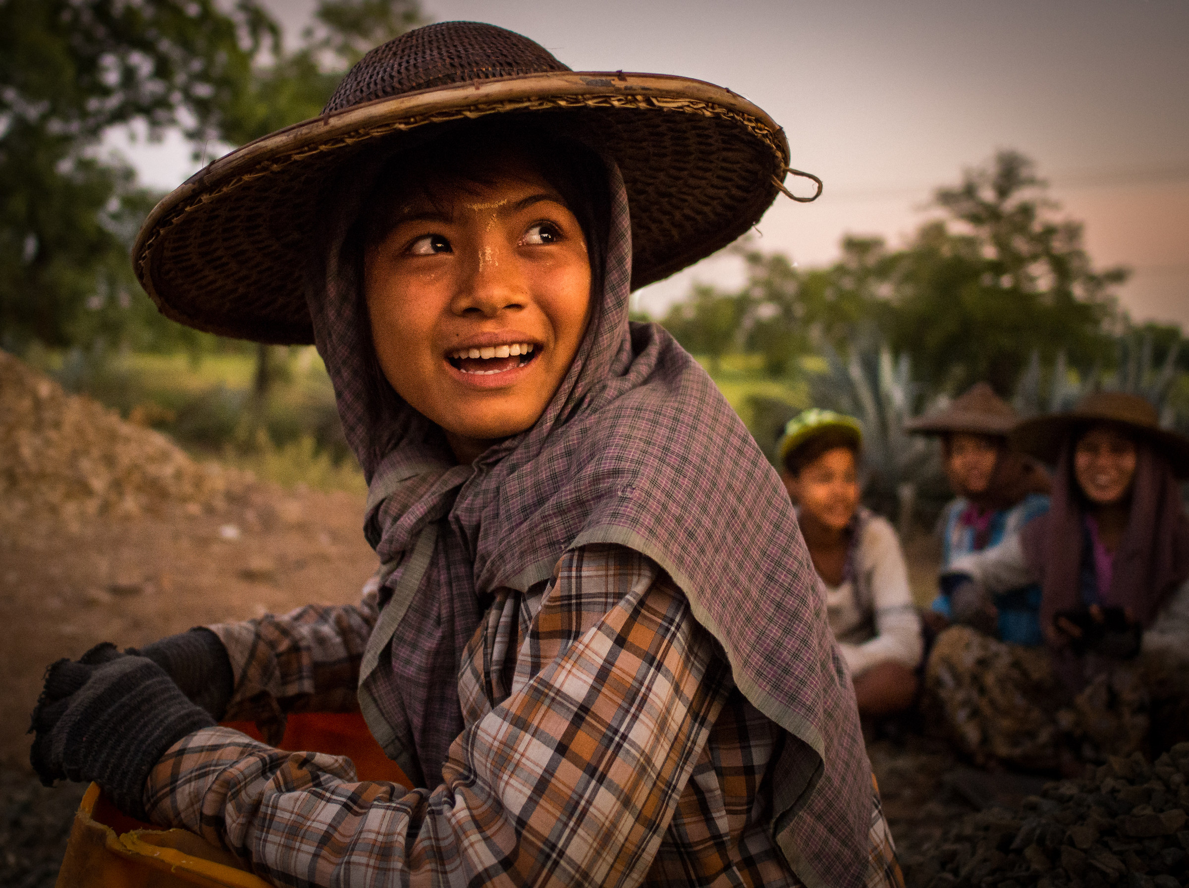 .. Break at work (Asphalt). Myanmar 2015