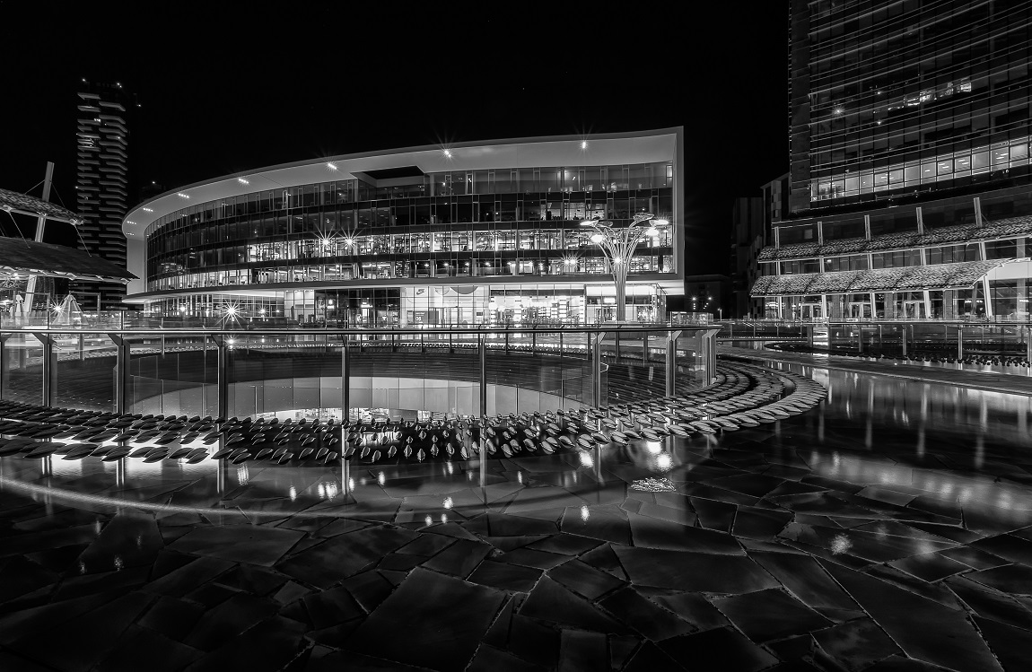 fontana in piazza Gae Aulenti