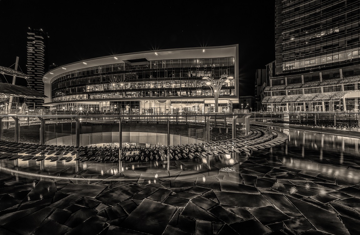 fontana in piazza Gae Aulenti