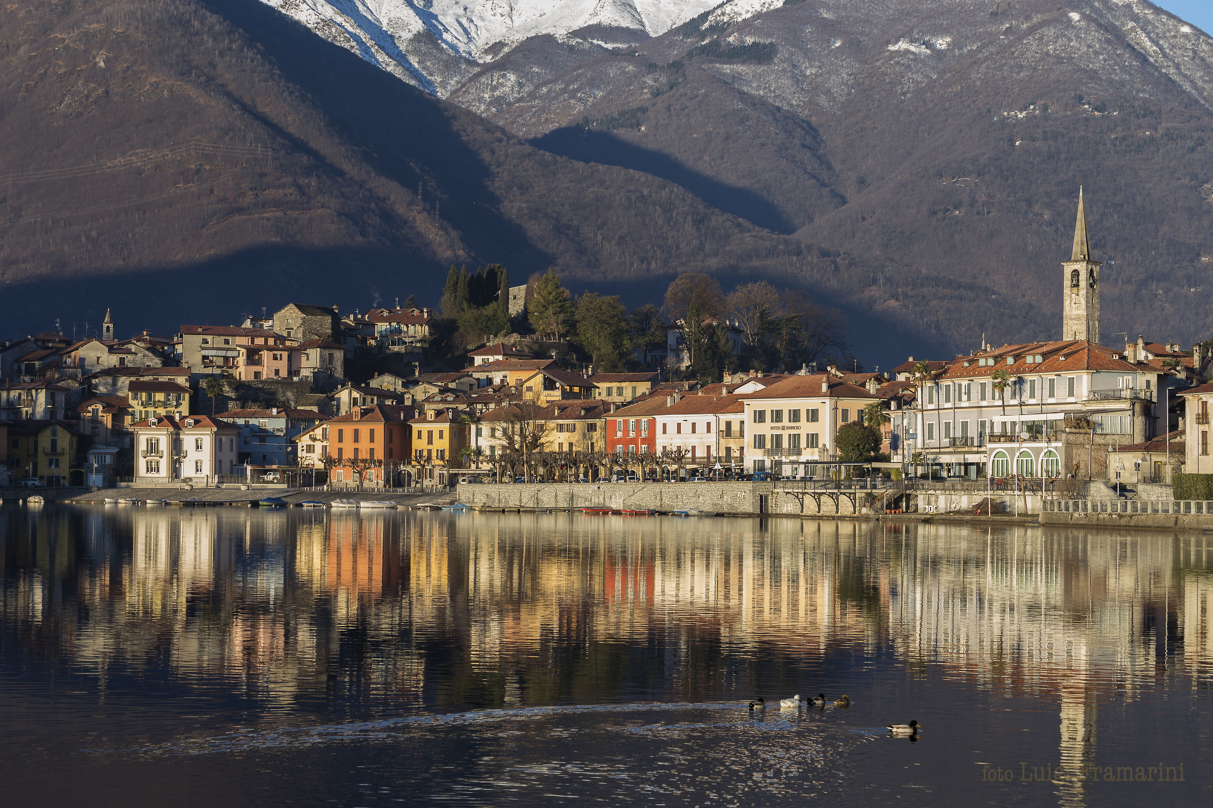 Il paesino si affaccia sul lago