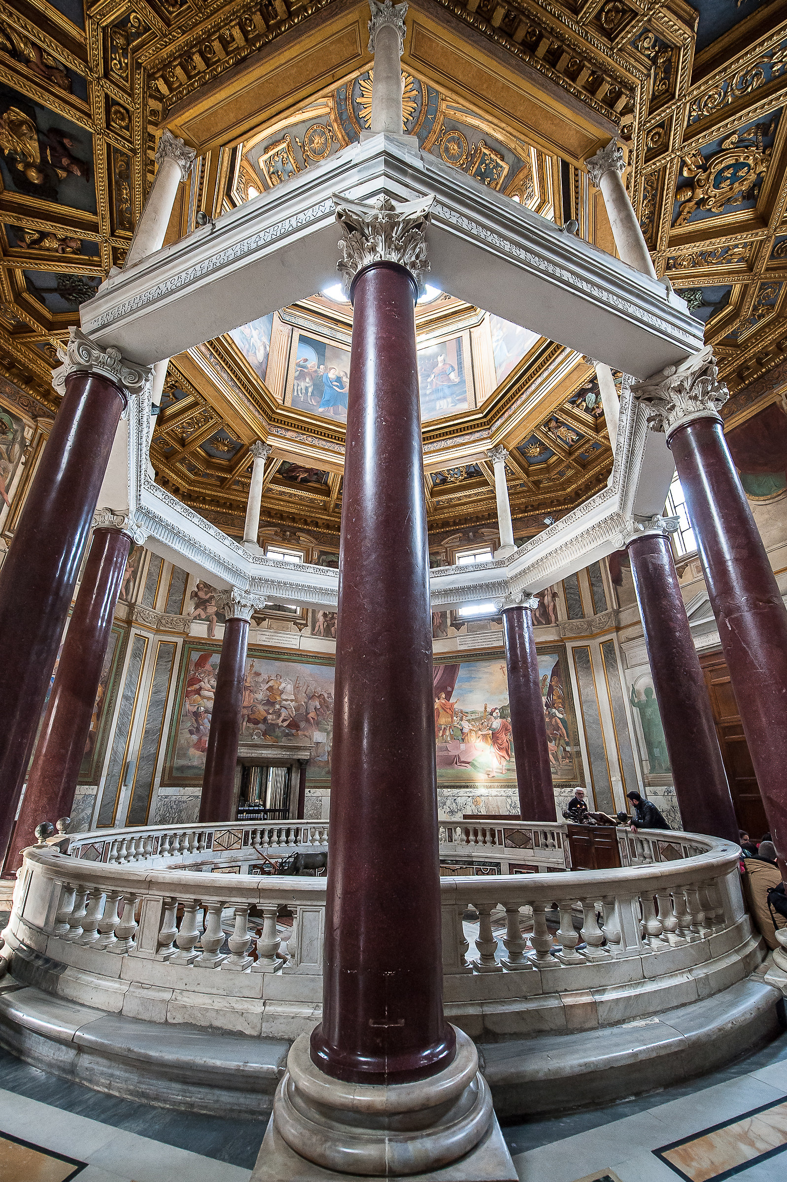 Roma-Interno Battistero Basilica S.Giovanni in Laterano