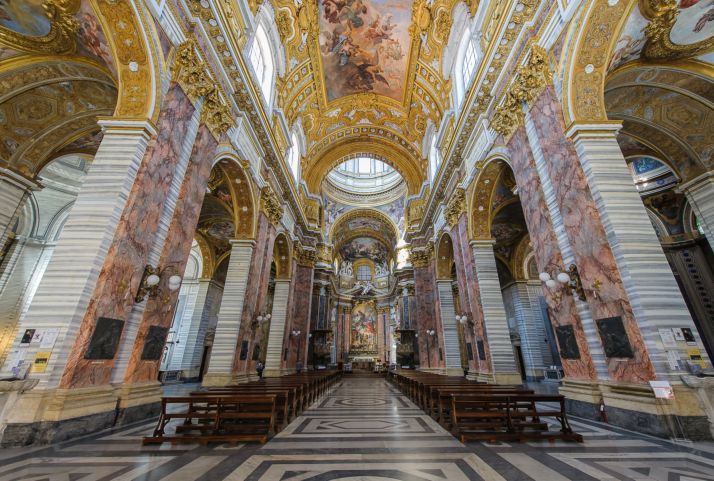 Roma-Interno Basilica S.Carlo al Corso