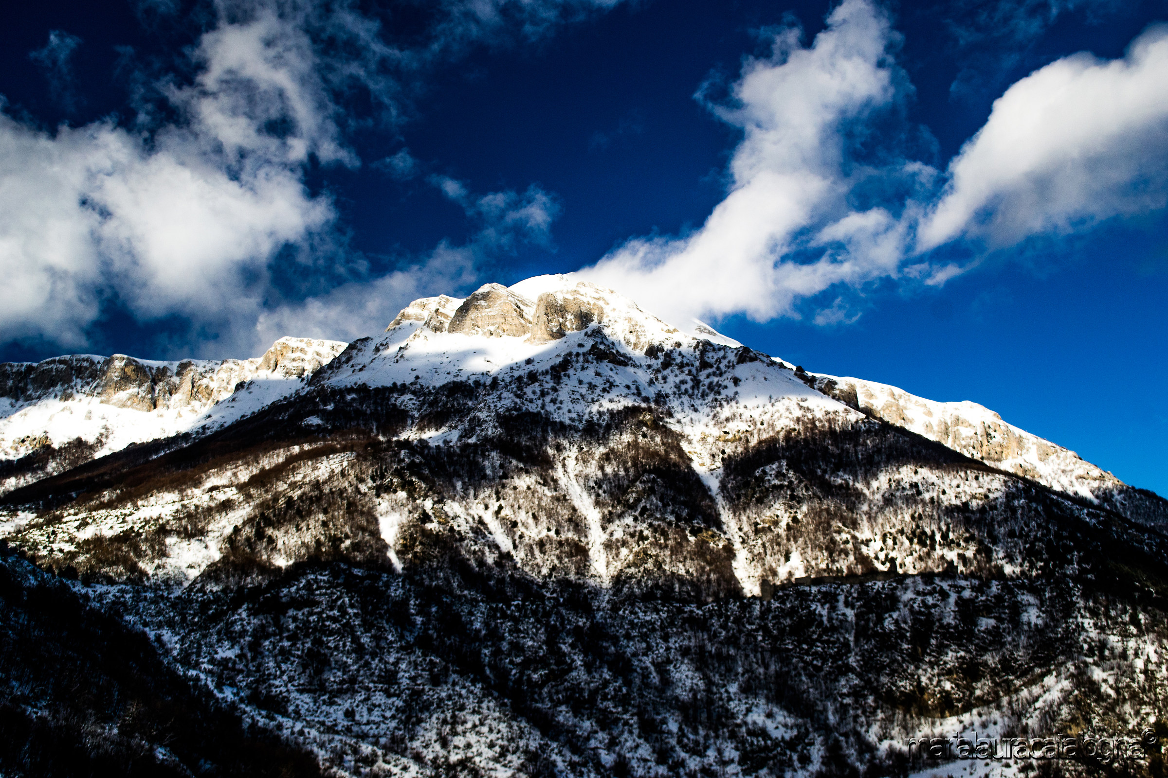Castel Manfrino e il Monte Girella