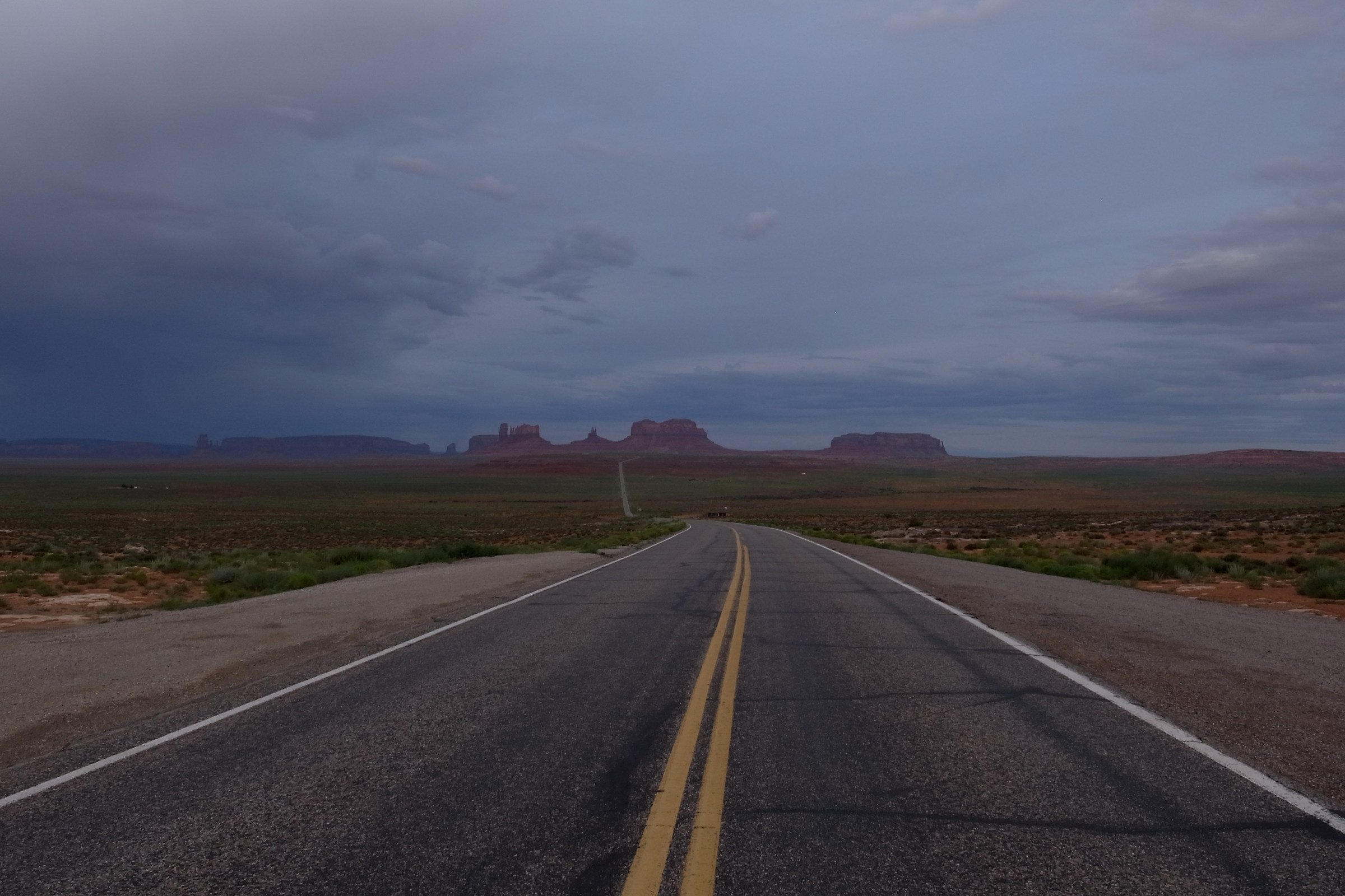 Road to Monument Valley