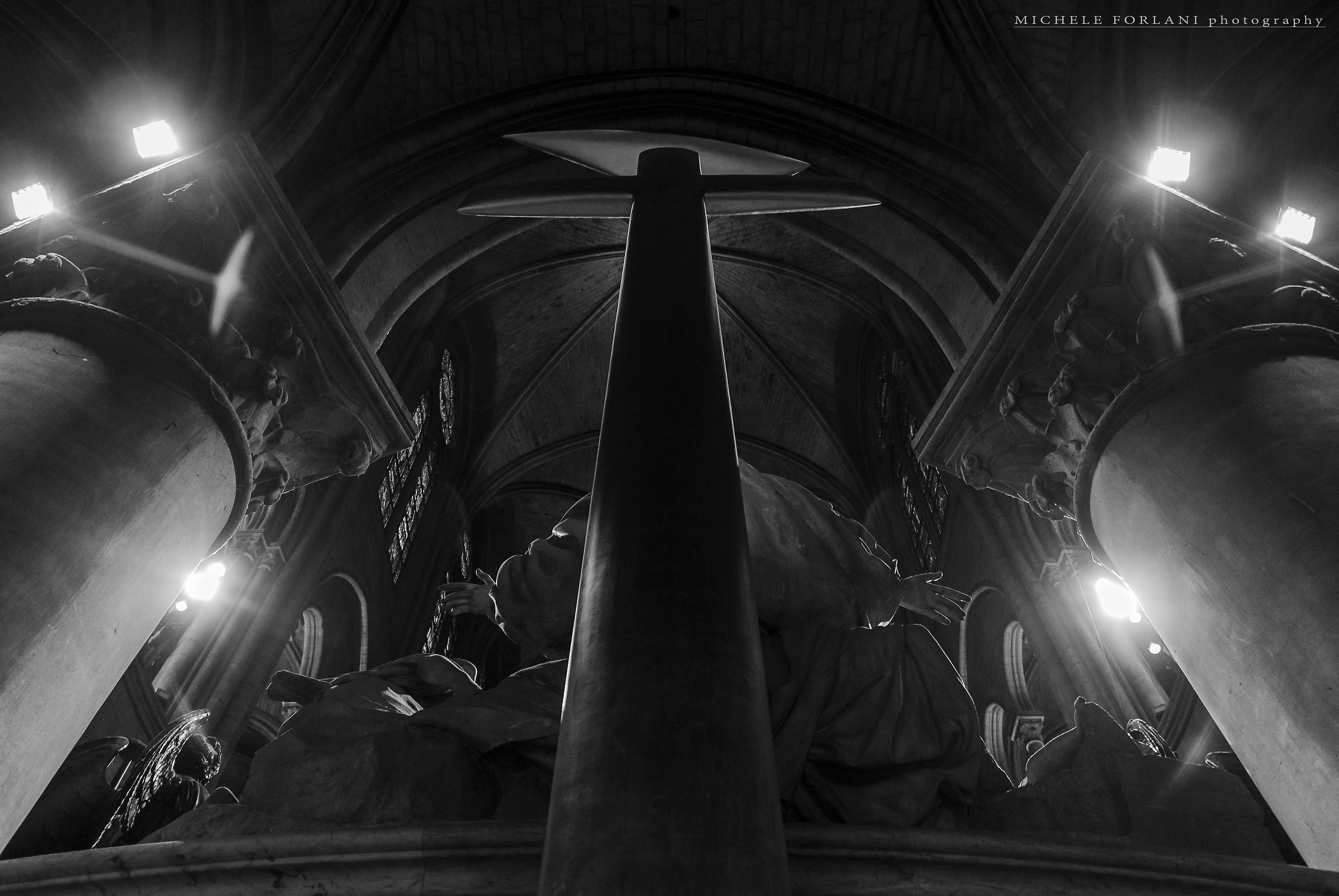 Notre-Dame de Paris, crocifisso da dietro l'altare