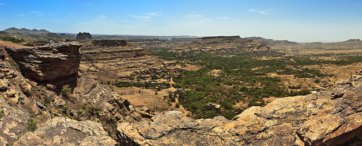 valley of Wadi Dhahr