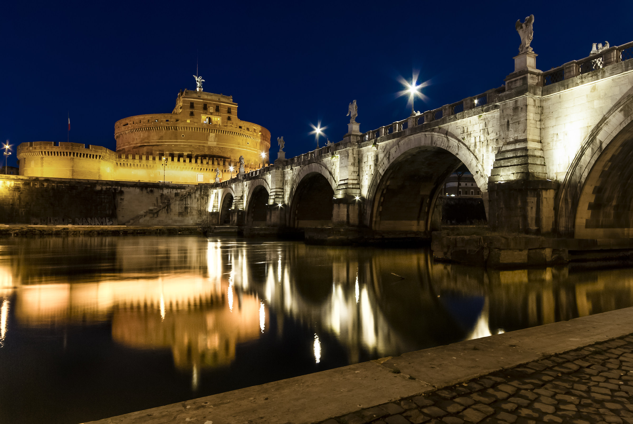 Bridge to Castel Sant'Angelo: sparkling lamps