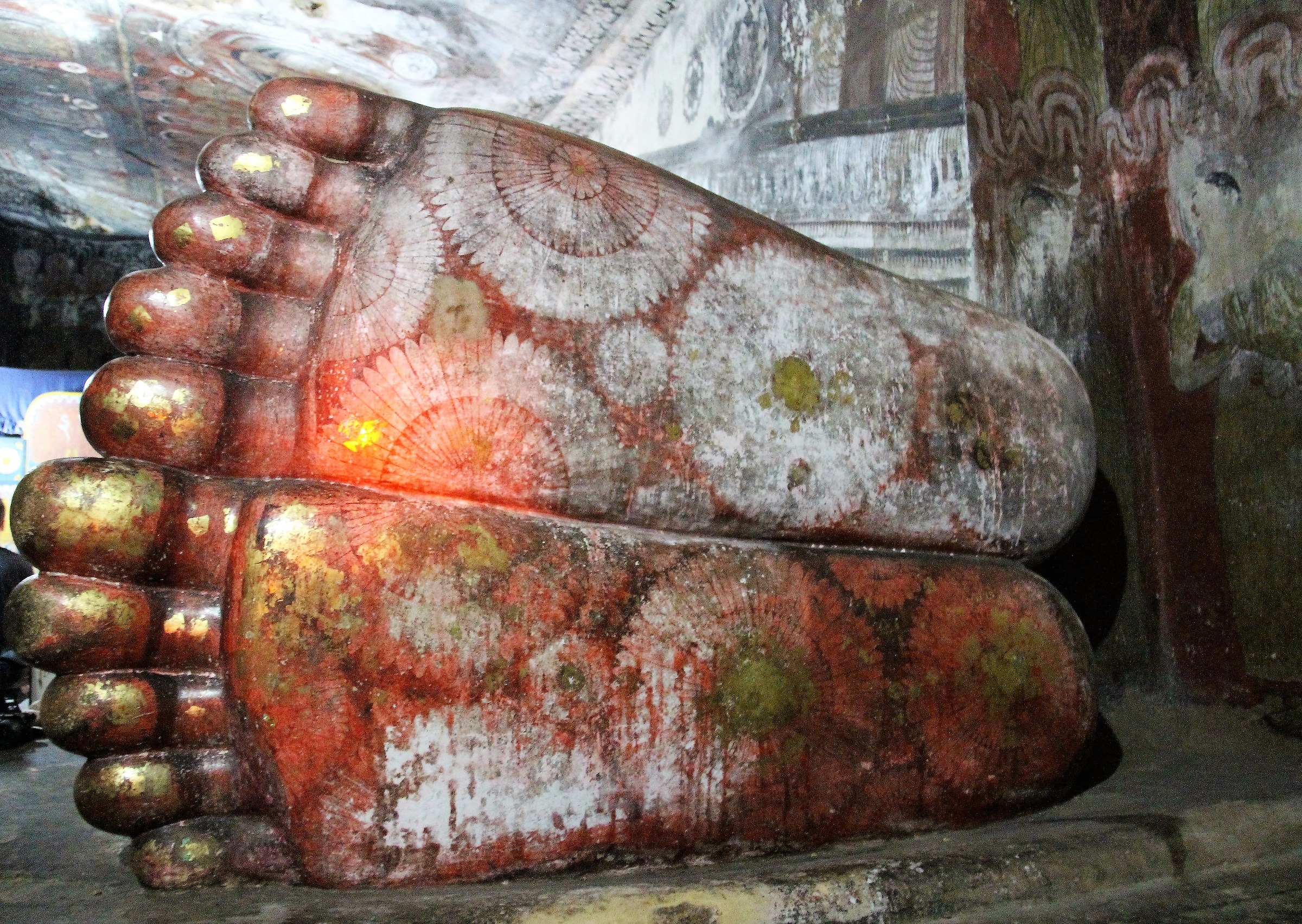 SRI lanka Dambulla grotte i piedi del Buddha