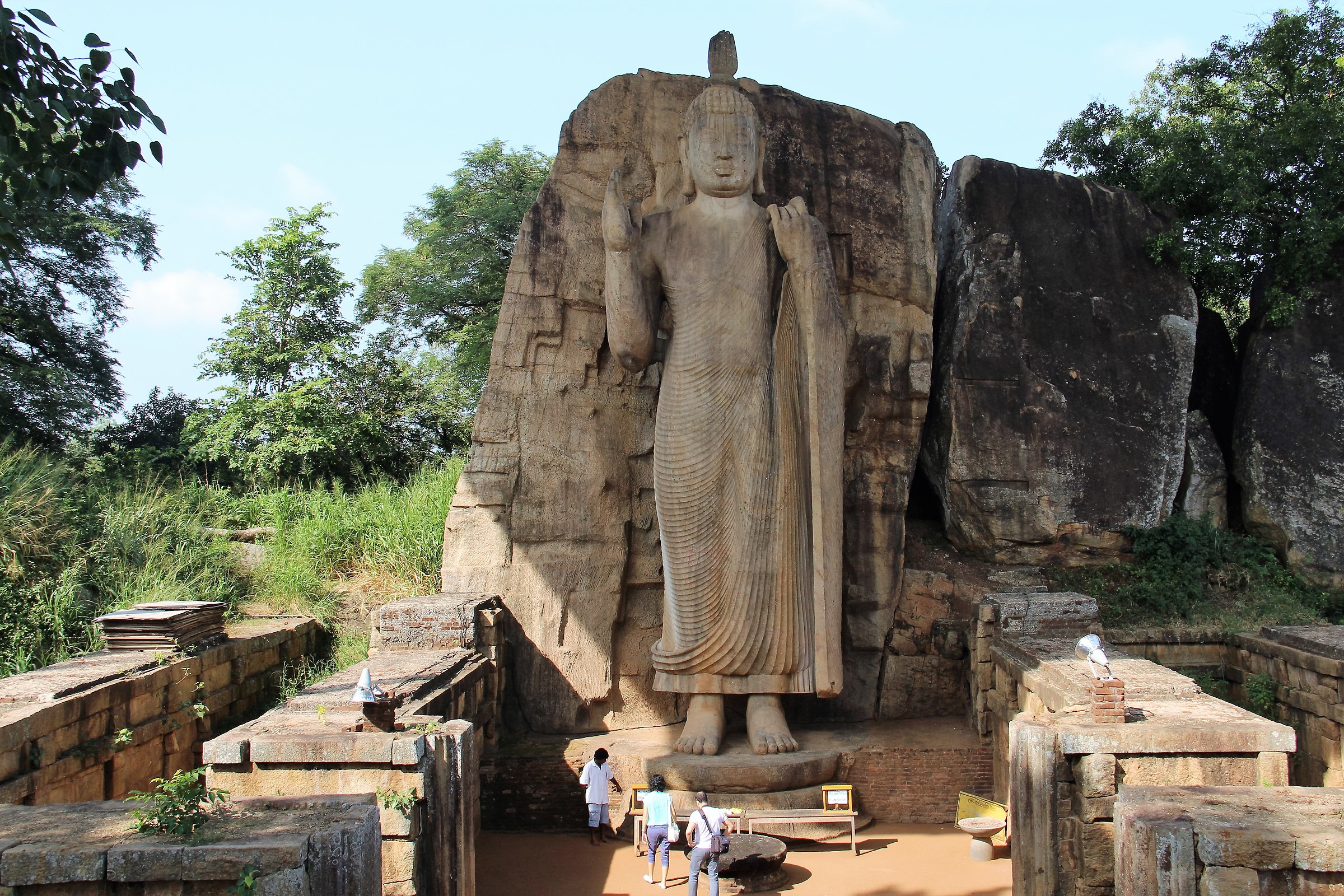 SRI lanka Aukana il Buddha