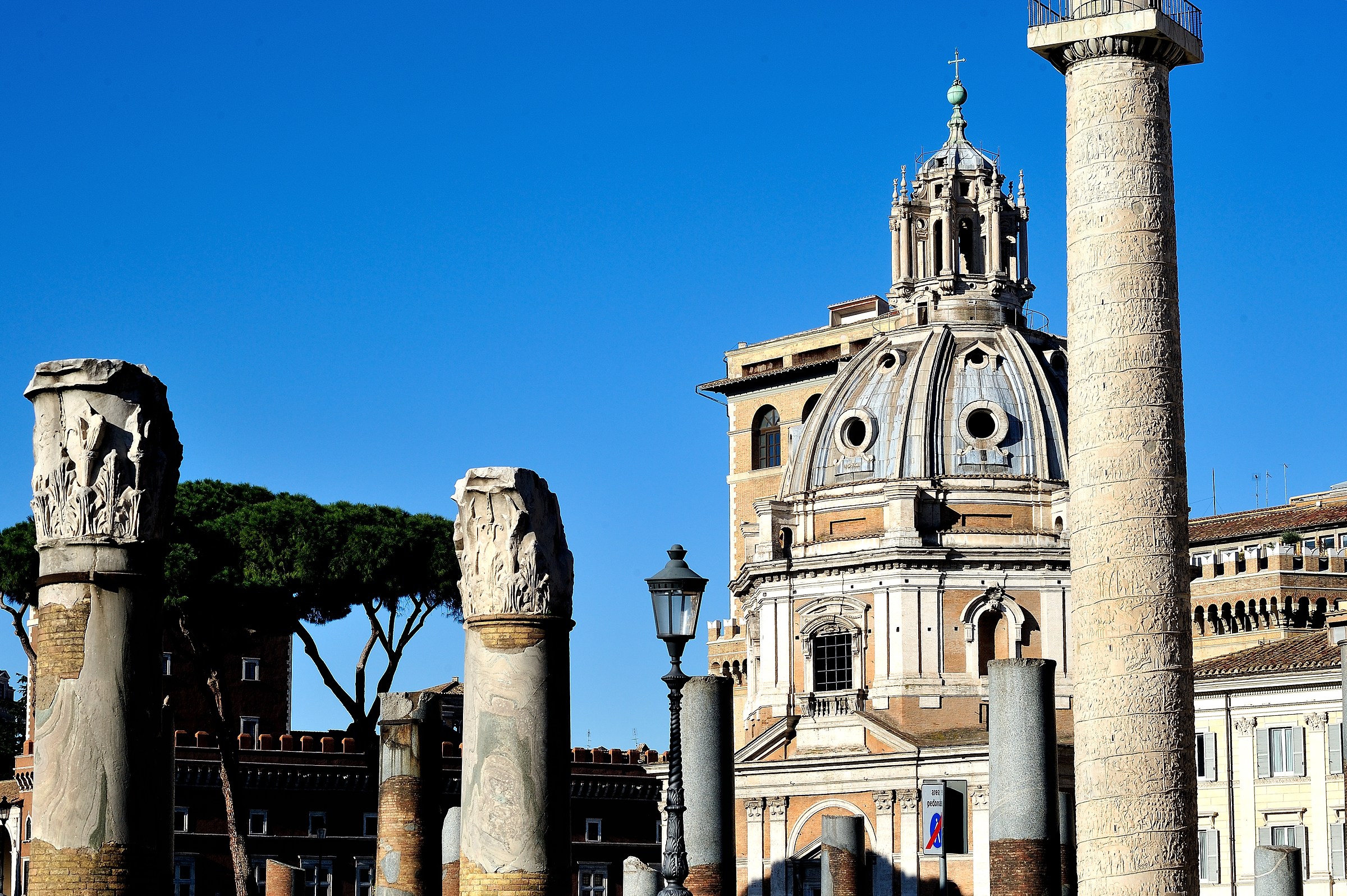 Roma-Vista esterna di S.Maria di Loreto