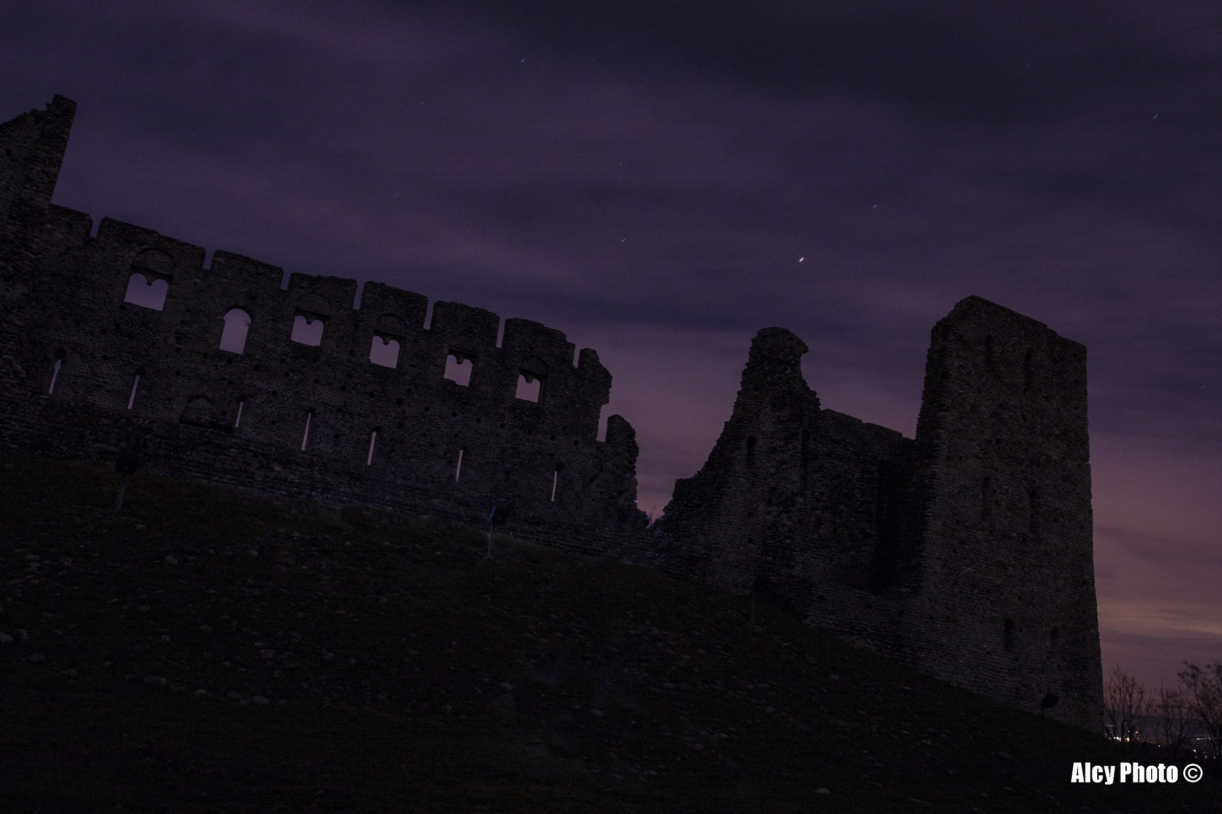 Cielo violaceo sul Castello