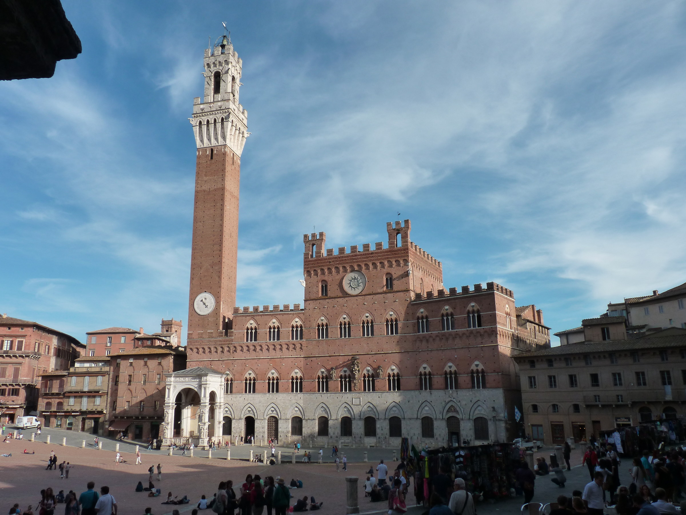 Siena, audience building and a glimpse of Piazza del Campo