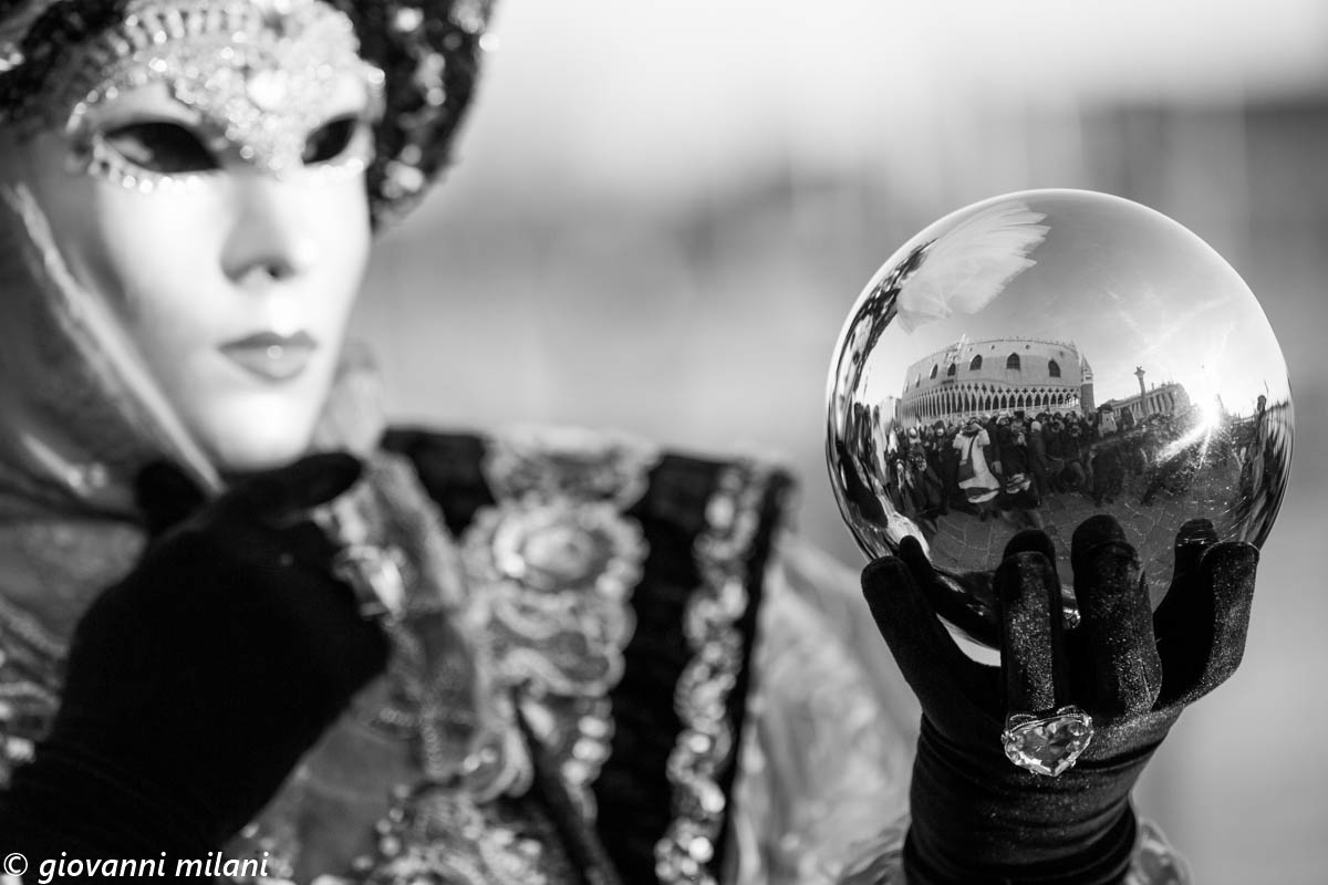 Specchio Specchio.........