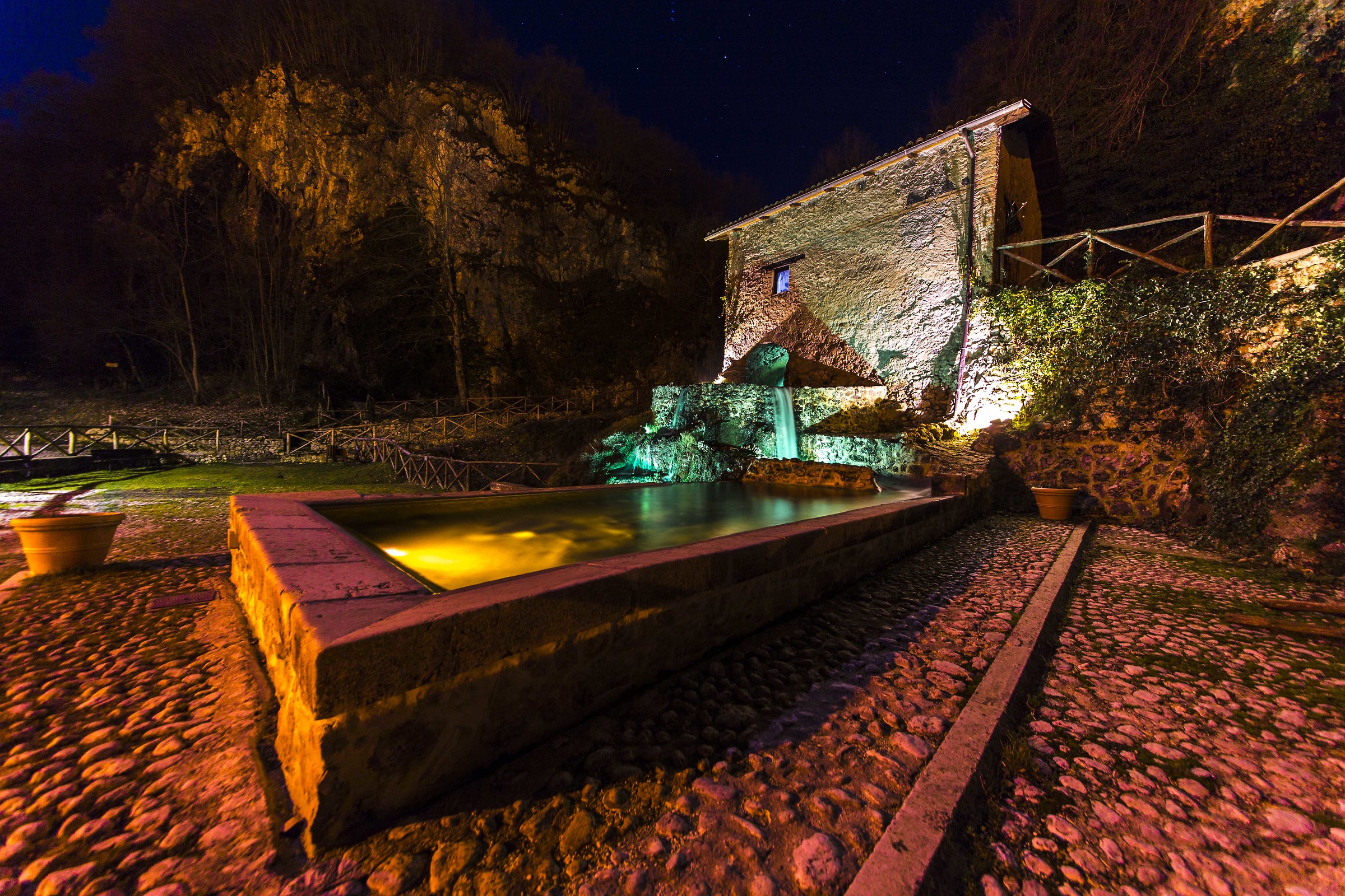 Vecchio mulino in notturna