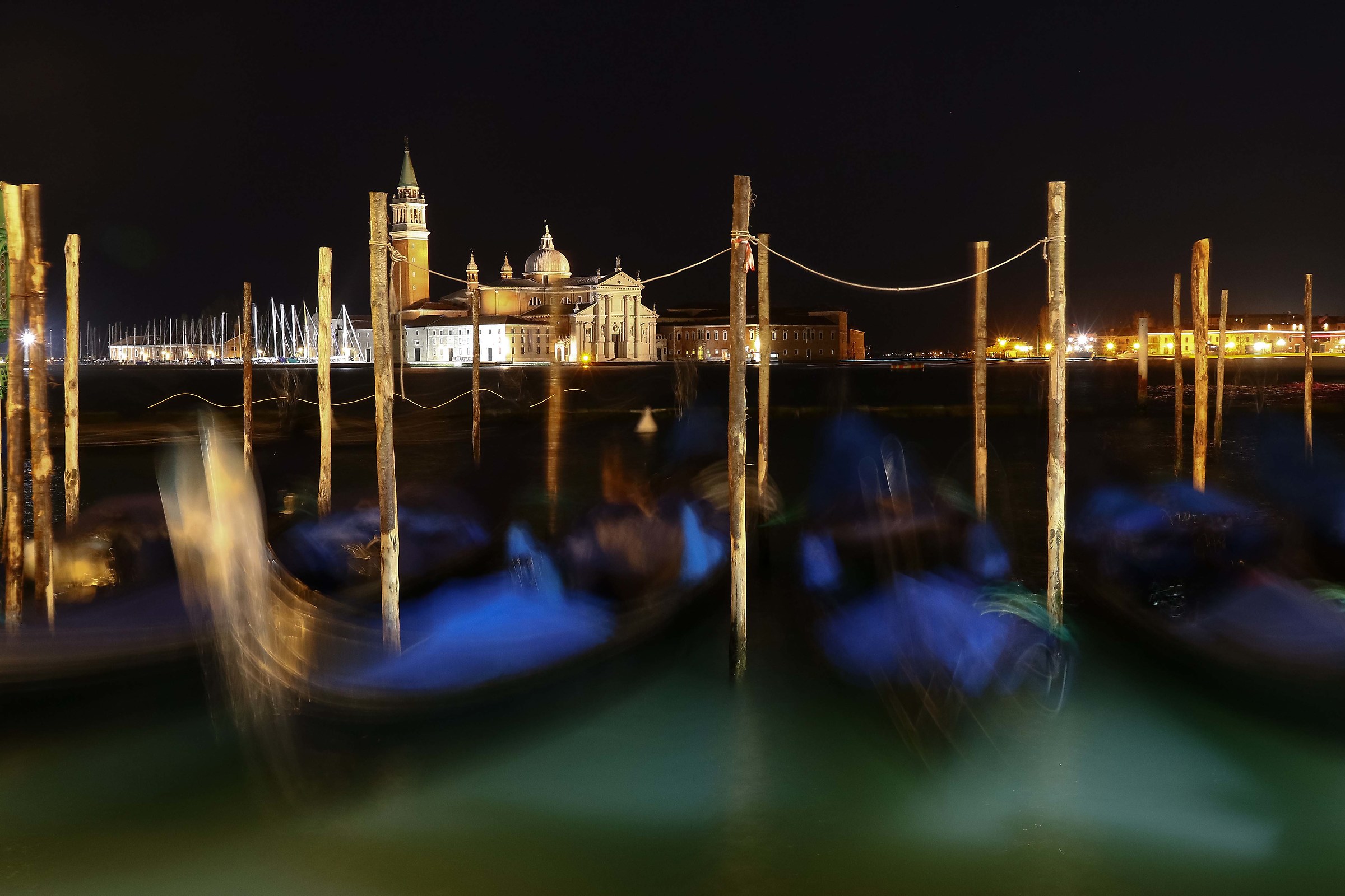 Gondole d'avanti a S.Marco