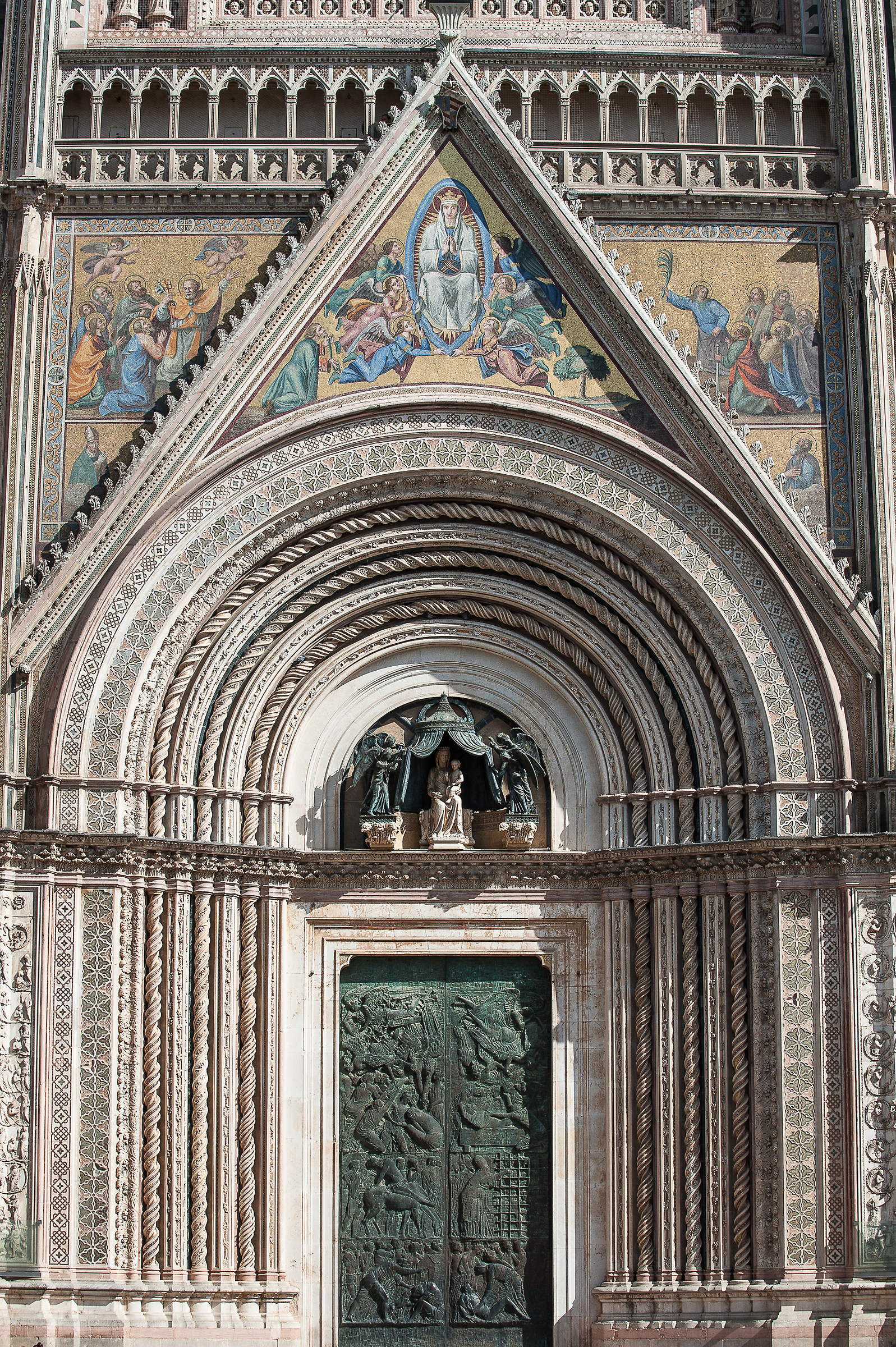 Duomo di Orvieto-Particolare Portale di Ingresso