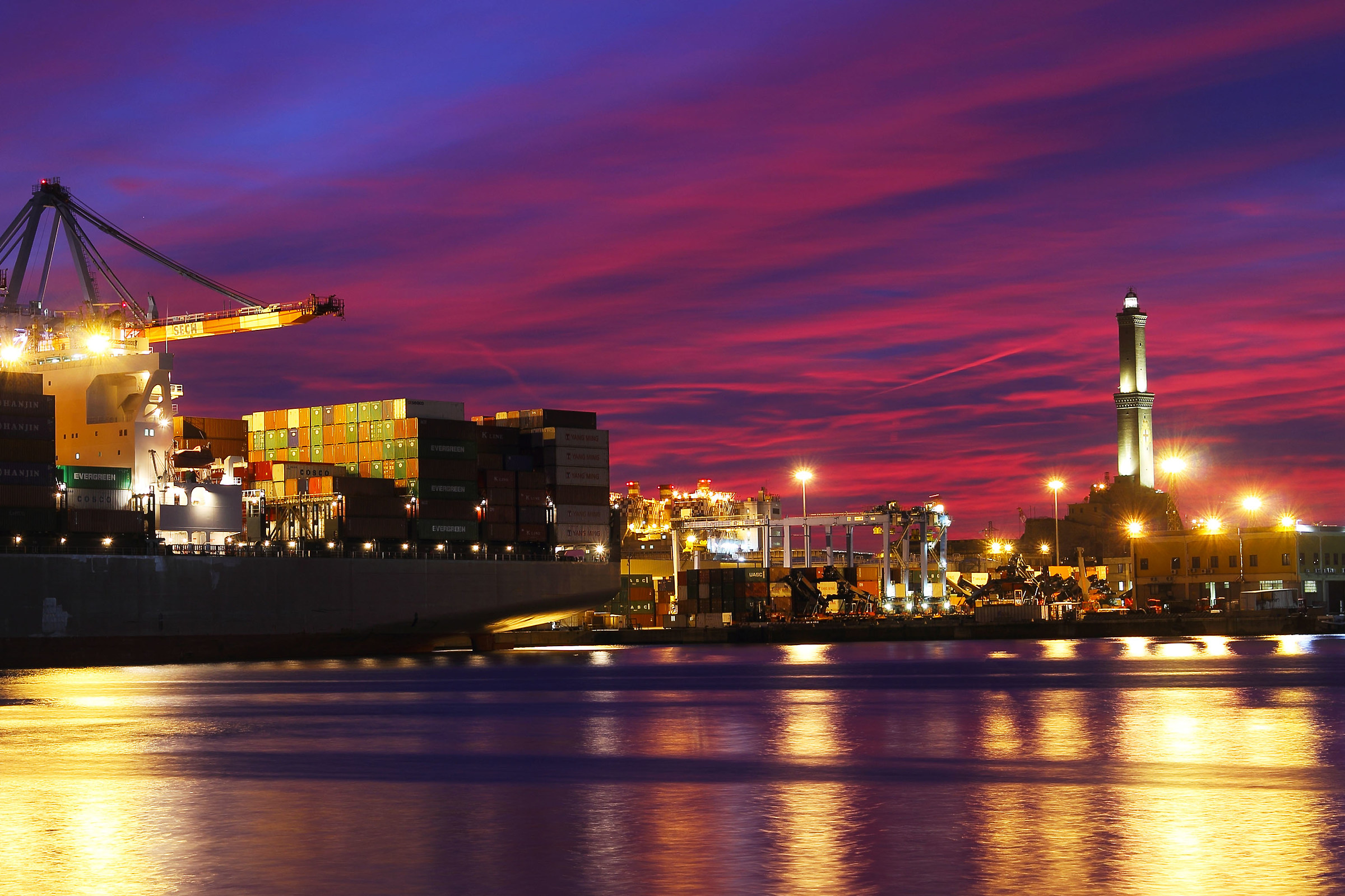 Genova dopo il tramonto