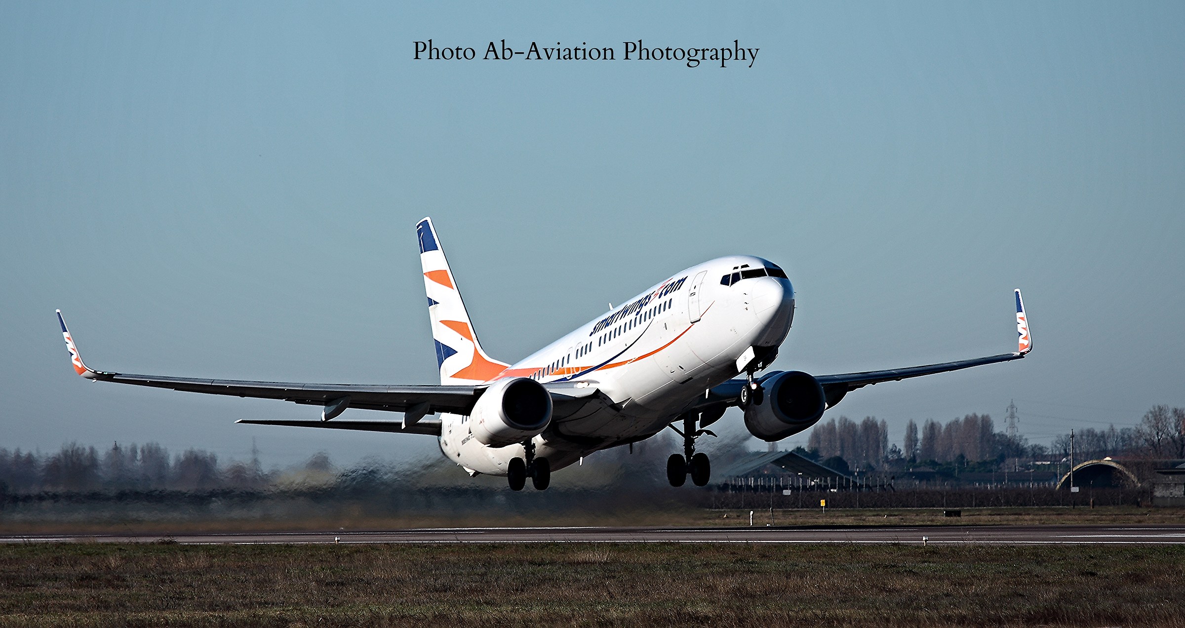 Boeing 737-800 "SmartWings" taking off from Verona