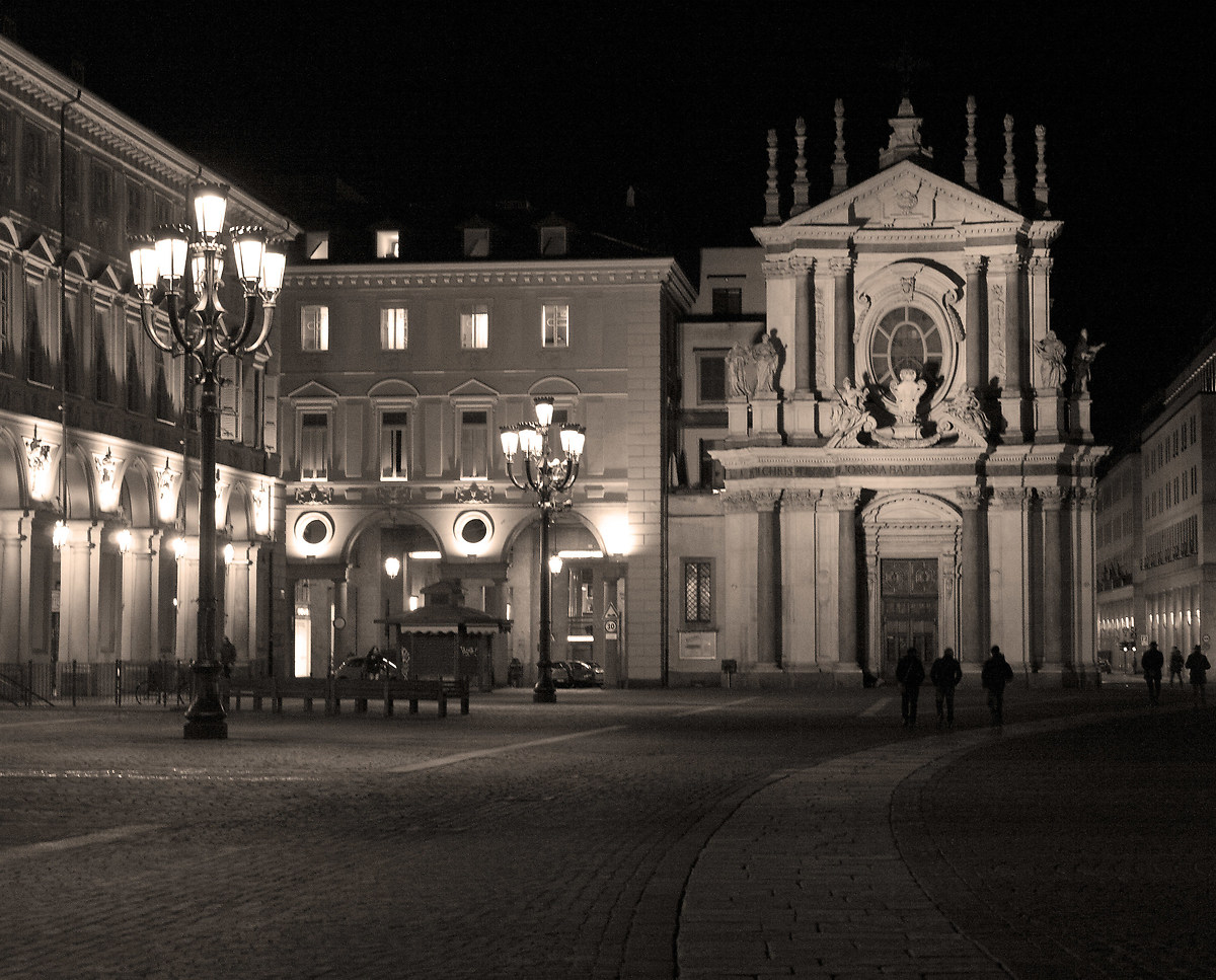 ...in piazza  S.Carlo