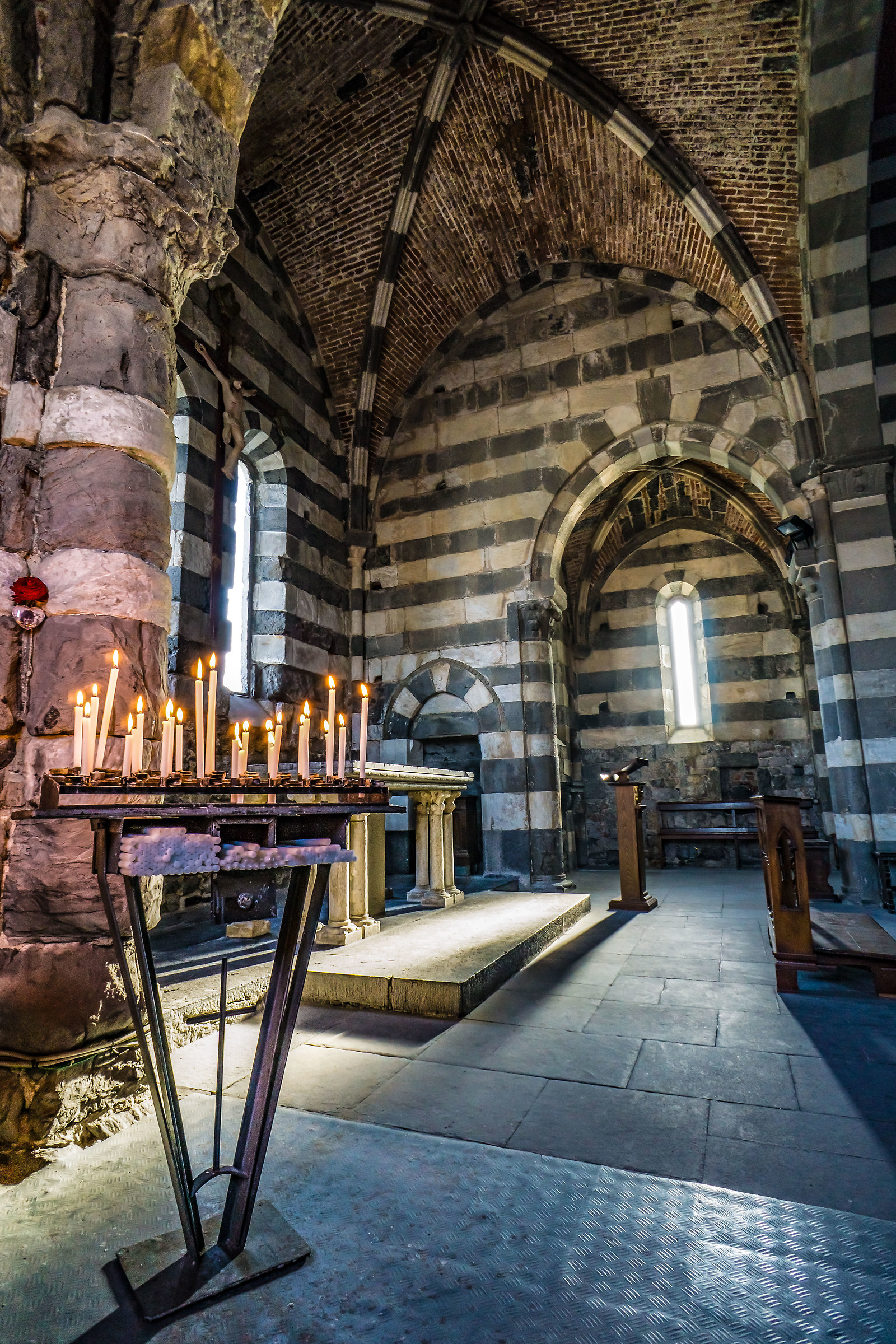 San Pietro in Portovenere ... the altare2