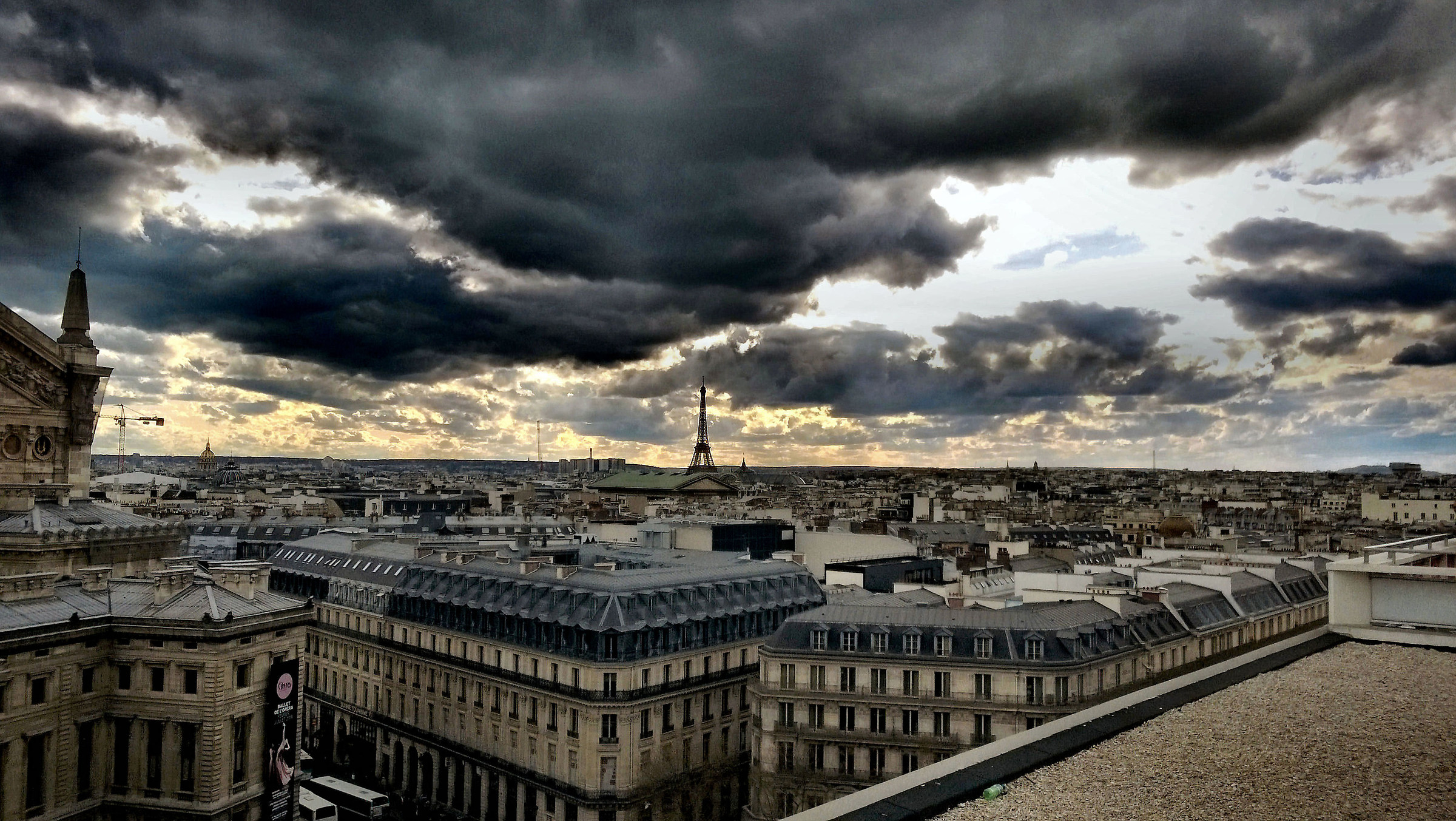 Nubi nere sopra Parigi