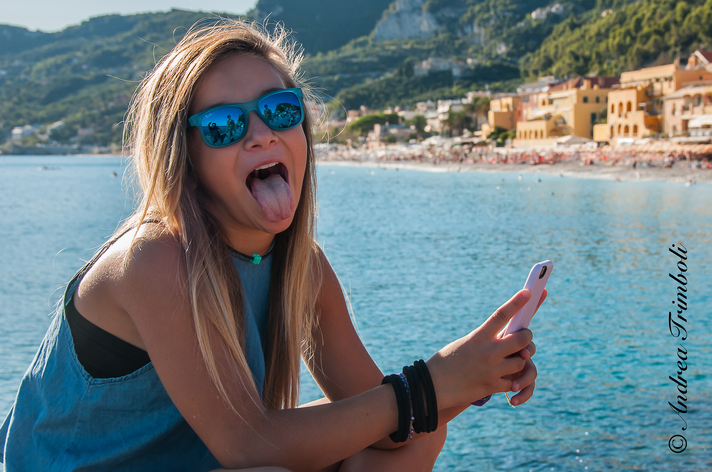 Sara, a mockery and selfies